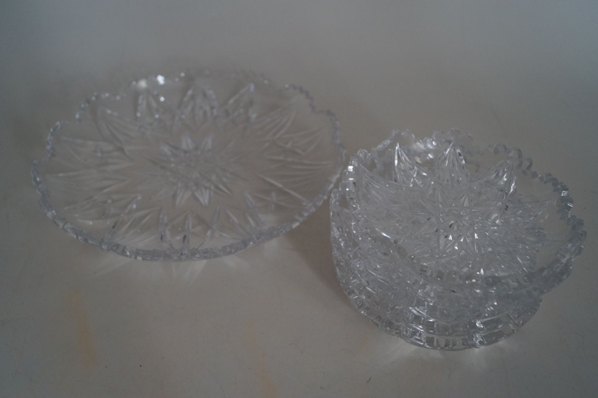 Kristallglas-Konvolut bestehend aus einer Obstplatte und 5 passenden Obstschälchen; bitte besichtig