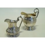 Zwei ältere Milchgießer aus 800er Silber; beide gepunzt Halbmond und Krone; leichte Gebrauchsspuren