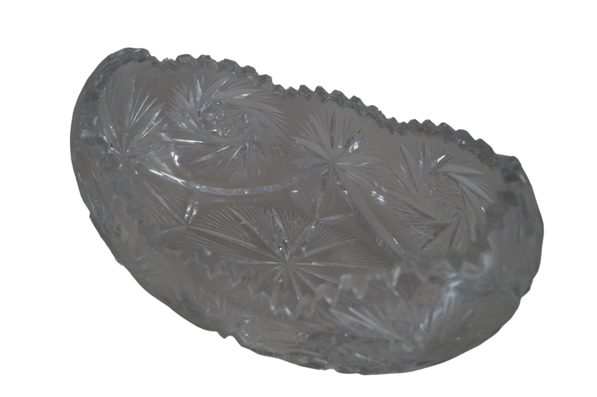 Große Bleikristallschale mit geschliffenem Dekor; guter Zustand; Maße ca.: B: 32cm, T: 19cm, H: 15c