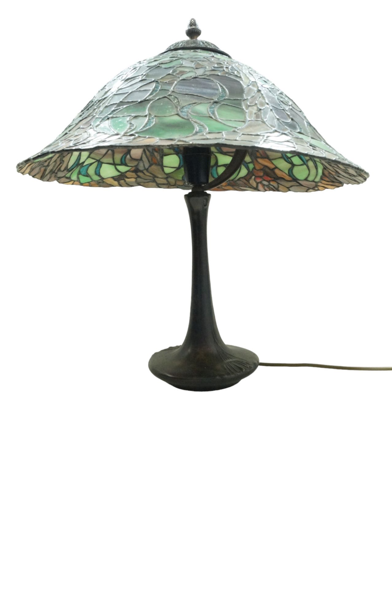 Neuzeitliche Tischlampe im Tiffany-Stil; schwerer Bronzefuß; einflammige Beleuchtung unter aufwendi - Image 3 of 5
