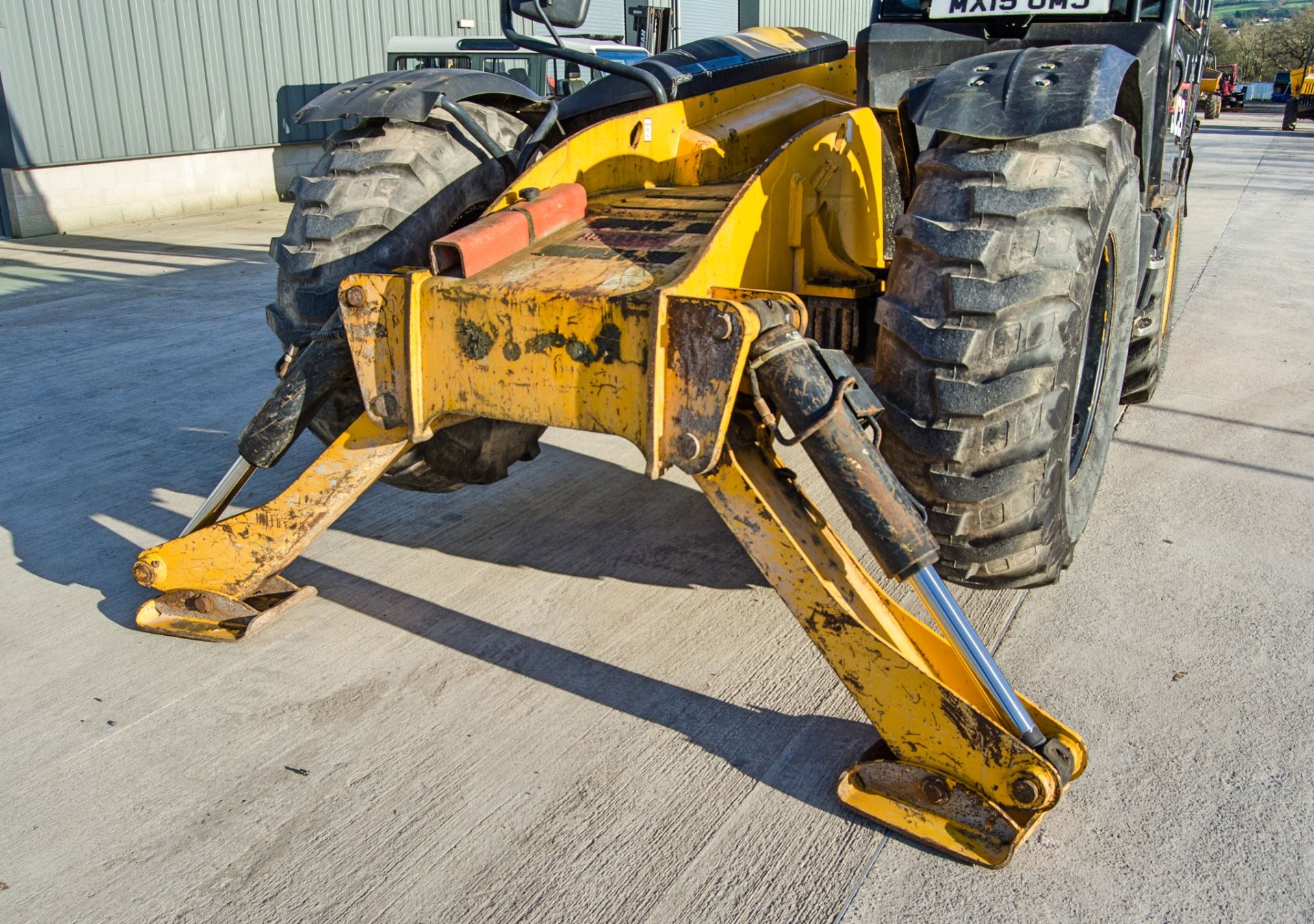 JCB 535-125 Hi-Viz 12.5 metre telescopic handler Year: 2015 S/N: 2347309 Recorded Hours: 4505 c/w V5 - Image 11 of 24