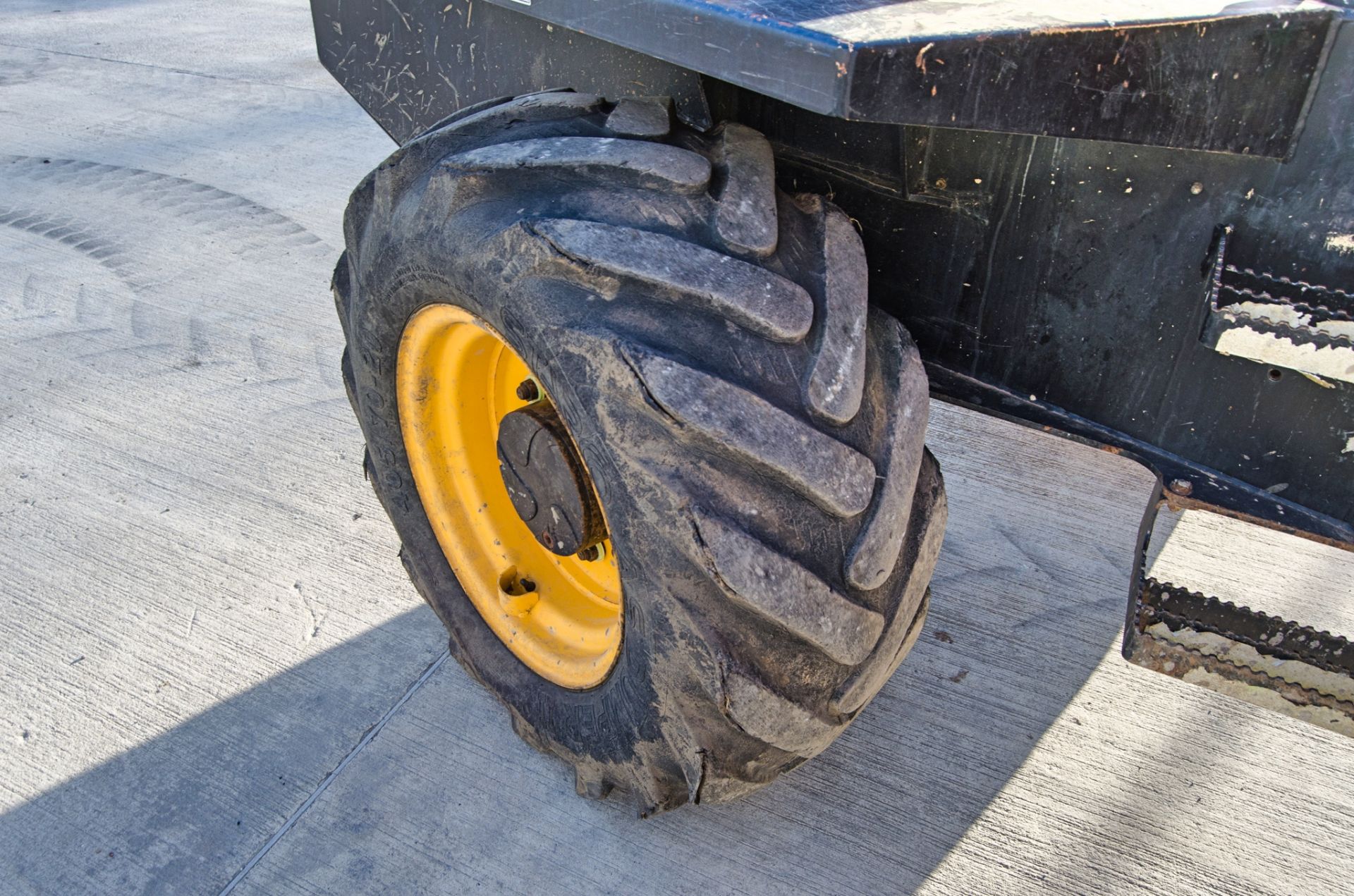 JCB 6 tonne swivel skip dumper Year: 2015 S/N: EFFRL8615 Recorded Hours: 1841 c/w V5 certificate - Image 14 of 20