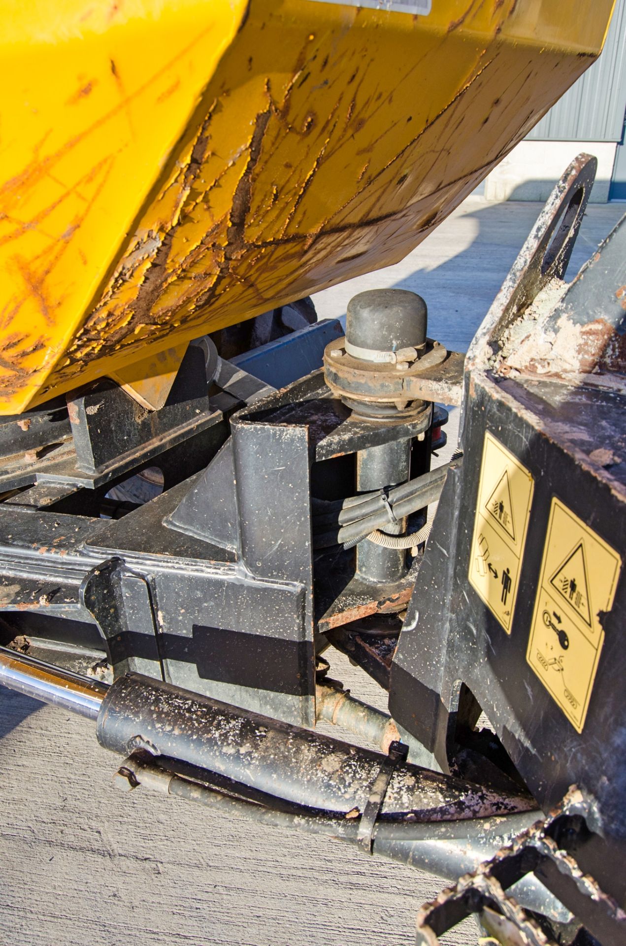 JCB 6 tonne swivel skip dumper Year: 2015 S/N: EFFRL8615 Recorded Hours: 1841 c/w V5 certificate - Image 10 of 20