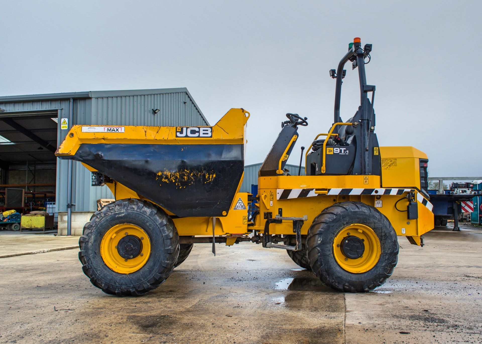 JCB 9 tonne straight skip dumper Year of manufacture: 2018 S/N: 2780314 Recorded Hours: 2000 c/w - Image 7 of 24