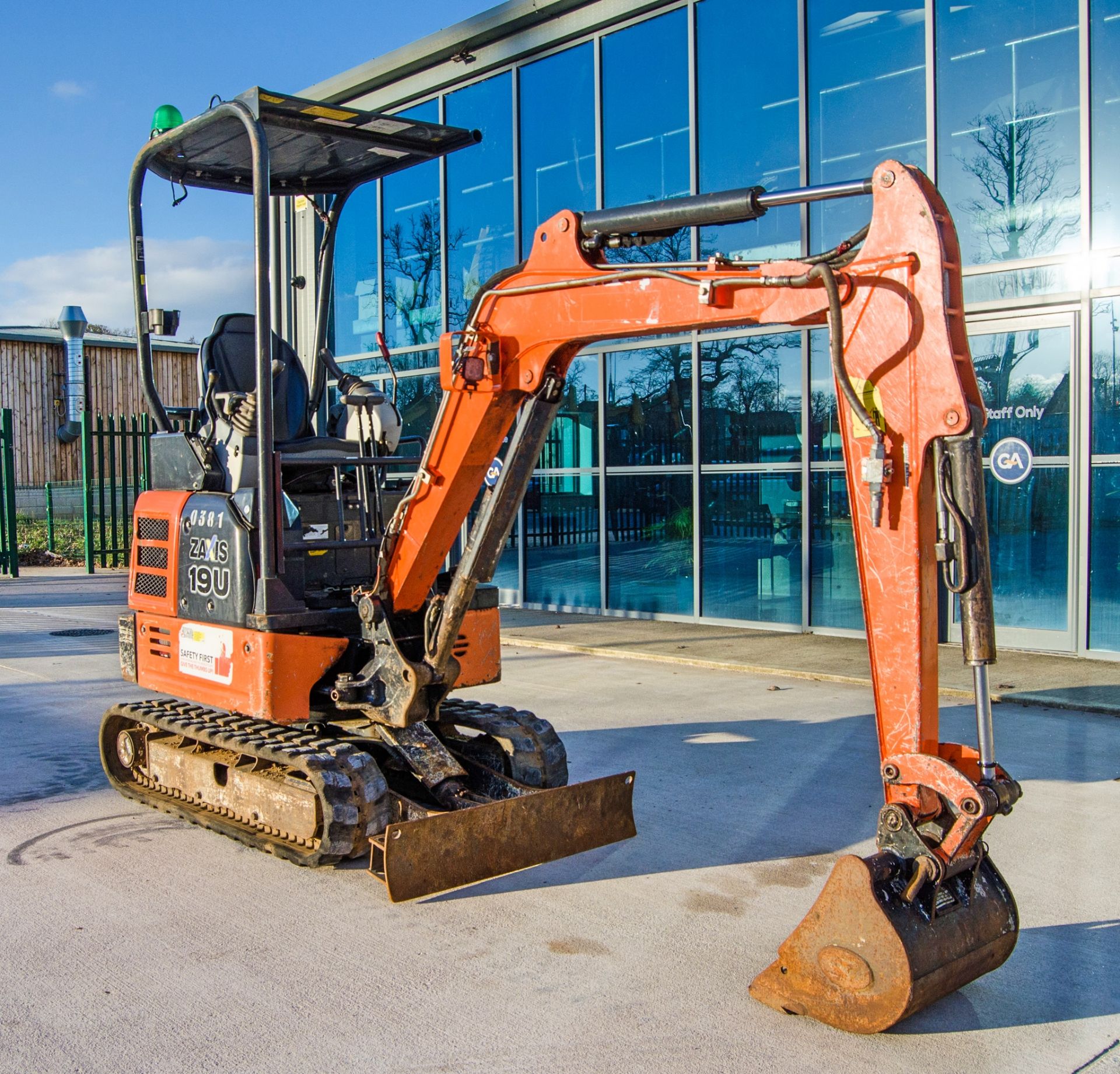 Hitachi Zaxis 19U 1.9 tonne rubber tracked mini excavator Year: 2017 S/N: P00031783 Recorded - Image 2 of 25