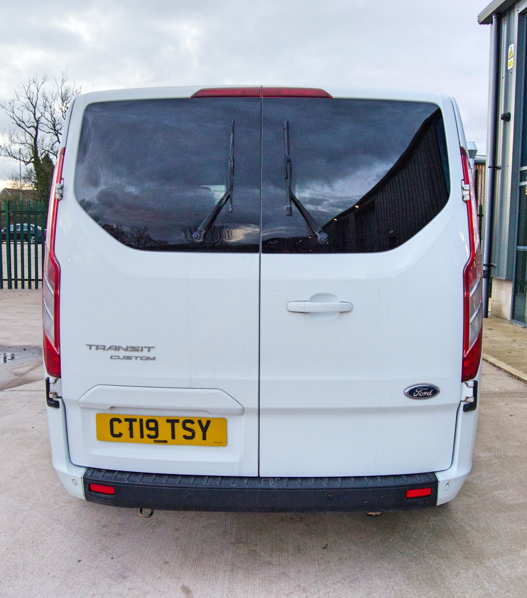 Ford Transit Custom 320 Trend Ecoblue Euro 6 2 litre diesel 6 speed manual 9 seat minibus - Image 6 of 35