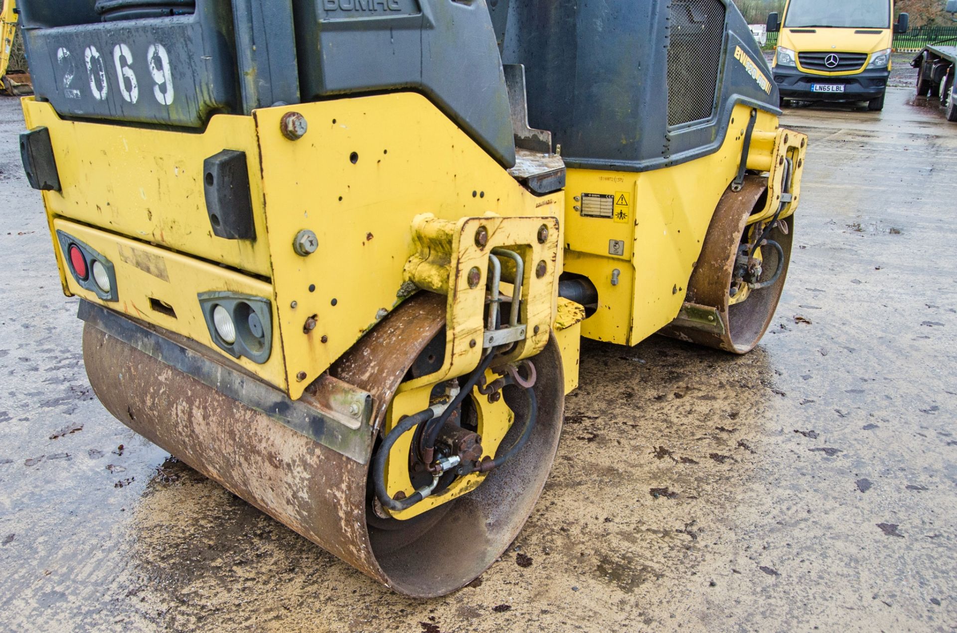 Bomag BW120 AD-5 double drum ride on roller Year: 2013 S/N: 21571 Recorded Hours: 1001 2069 ** - Image 10 of 22