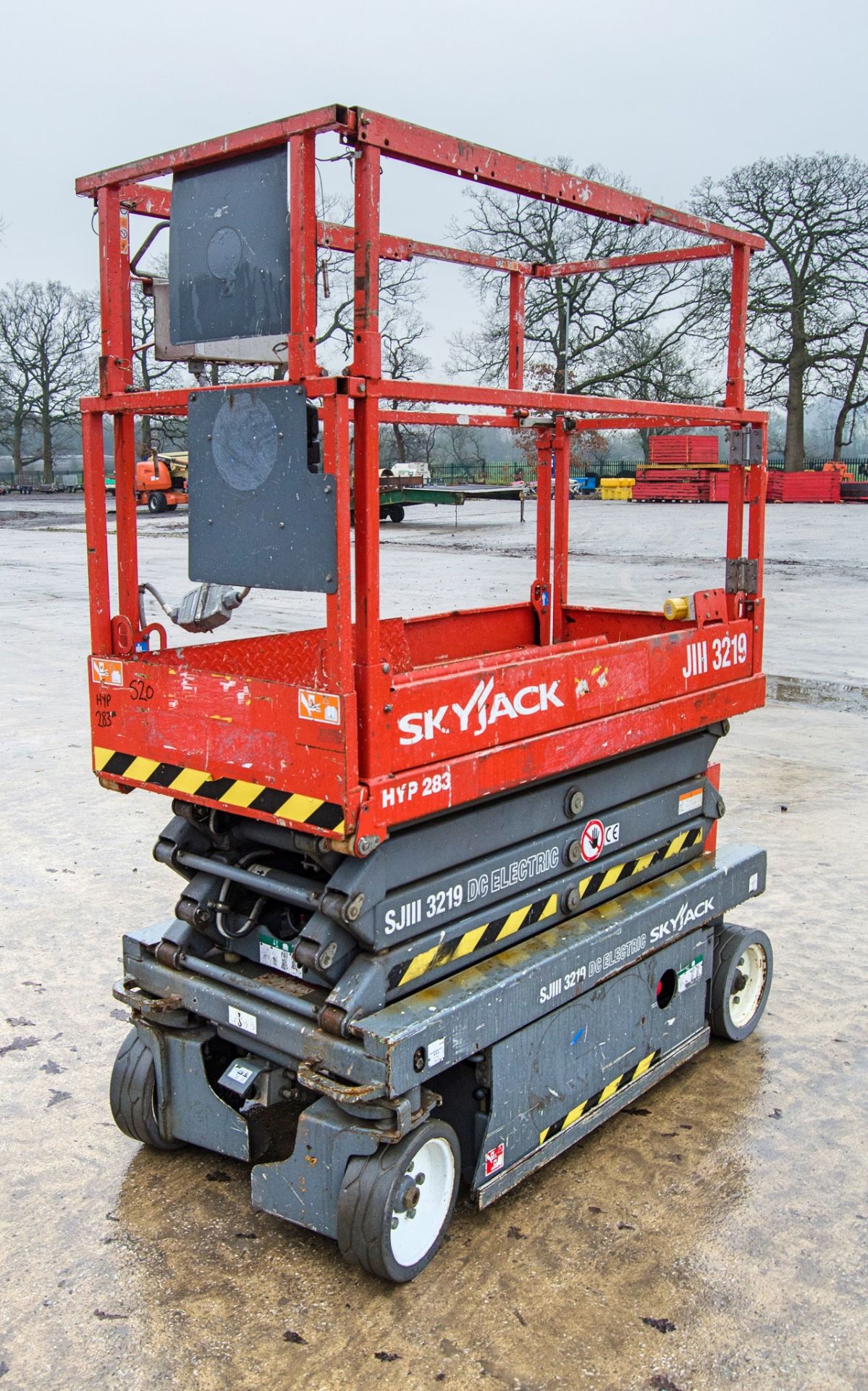 Skyjack SJIII 3219 battery electric scissor lift access platform Year: 2014 S/N: 22057295 HYP283 - Image 4 of 9