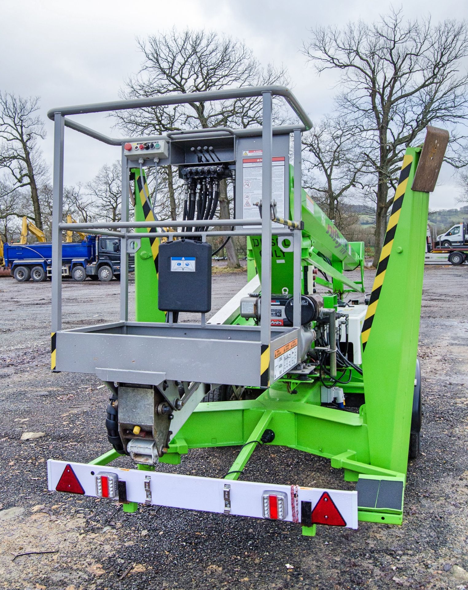 Nifty 170 diesel/battery fast tow articulated boom access platform Year: 2014 S/N: 1728150 4744 - Image 6 of 21