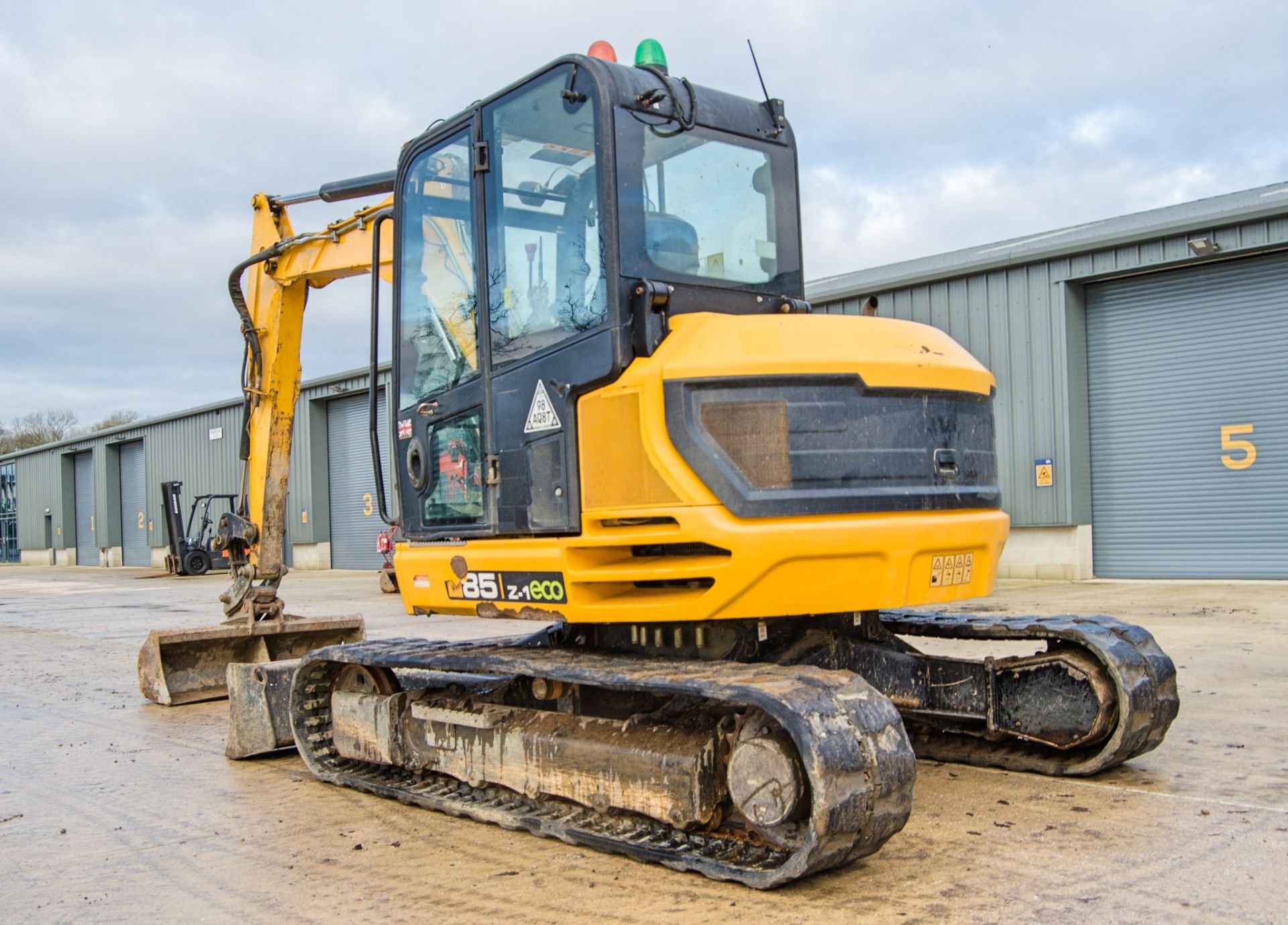 JCB 85 Z-1 ECO 8.5 tonne rubber tracked excavator Year: 2017 S/N: 2501060 Recorded Hours: 4788 - Image 4 of 25