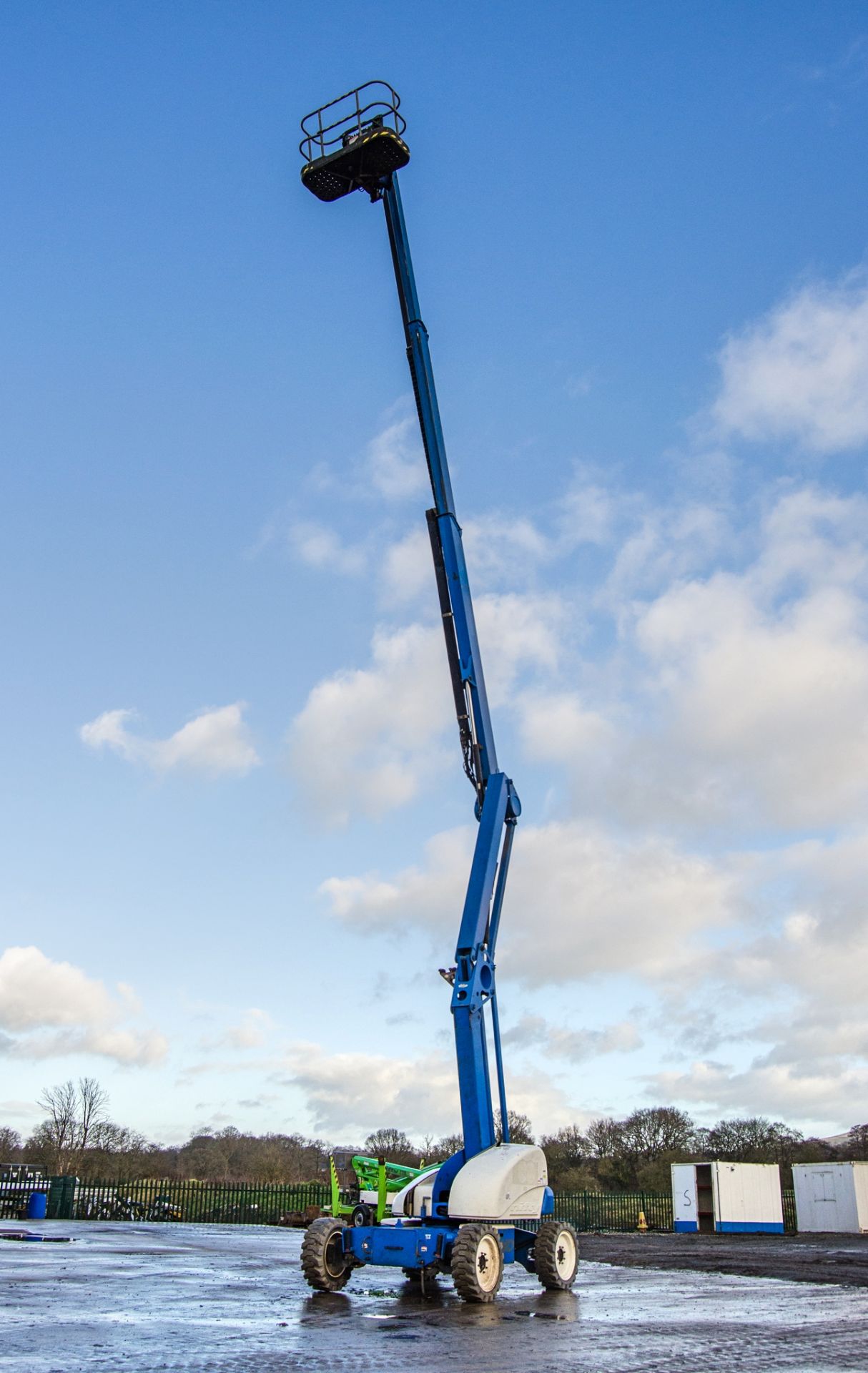 Nifty HR21 Hybrid diesel/battery 4 wheel drive articulated boom access platform Year: 2012 S/N: - Image 9 of 22