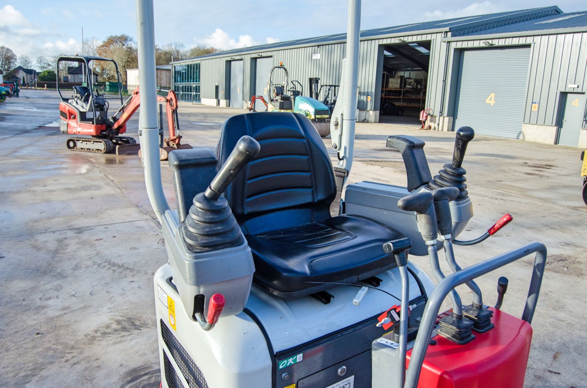 Takeuchi TB210 1.1 tonne rubber tracked micro excavator Year: 2022 S/N: 8698 Recorded Hours: 300 - Image 21 of 29