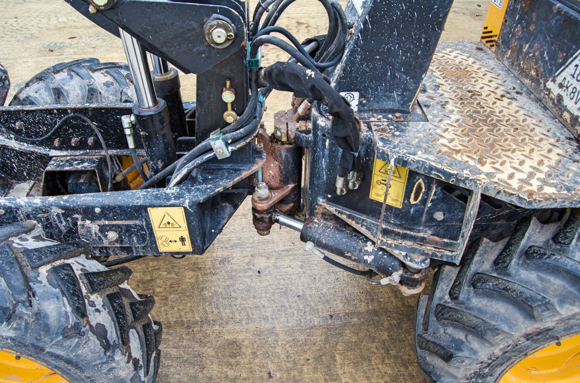 JCB 1THT 1 tonne hi-tip dumper Year: 2015 S/N: EFFRA2454 Recorded Hours: 1833 c/w V5 certificate - Image 13 of 23