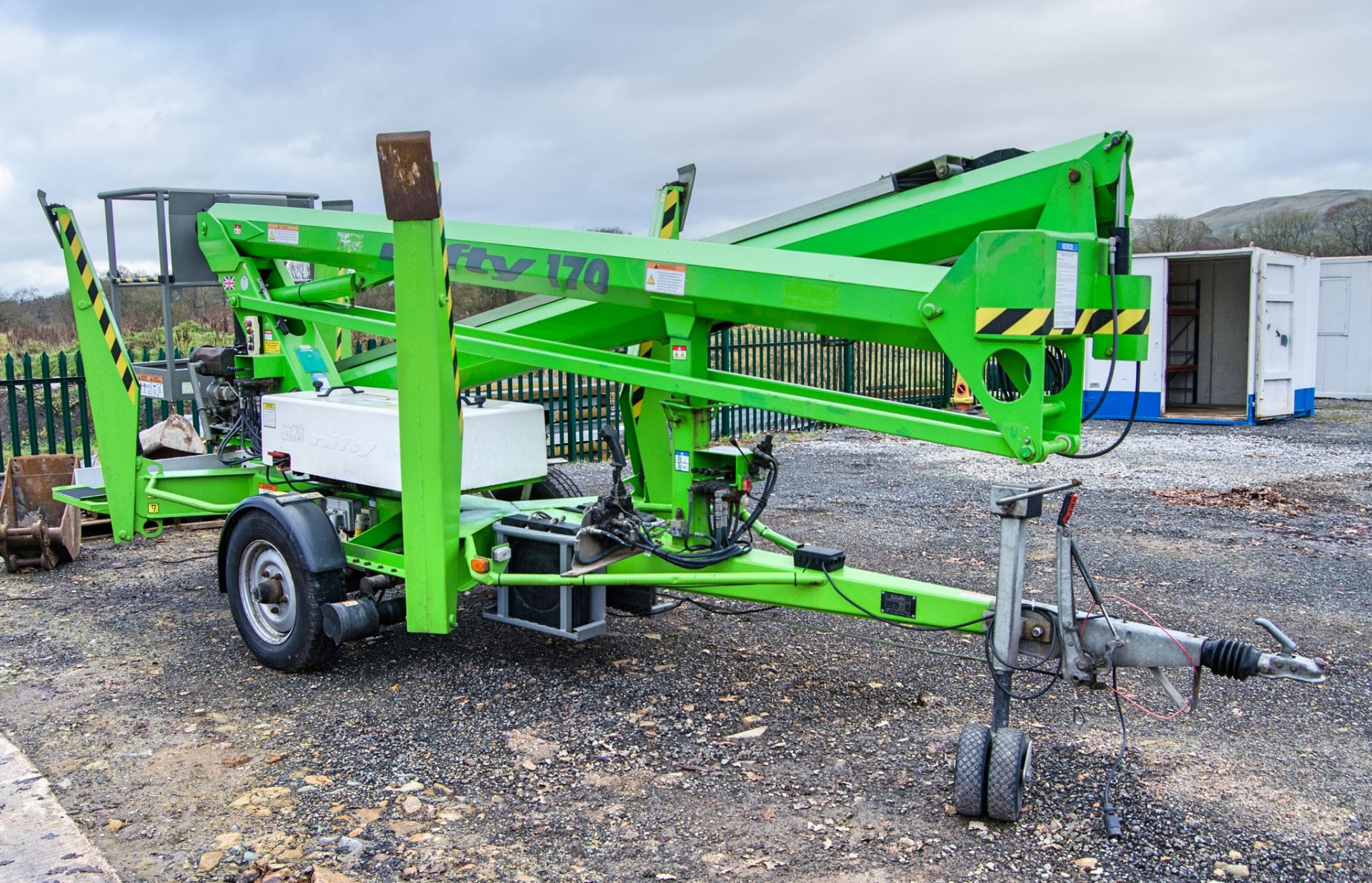 Nifty 170 diesel/battery fast tow articulated boom access platform Year: 2014 S/N: 1728150 4744 - Image 2 of 21
