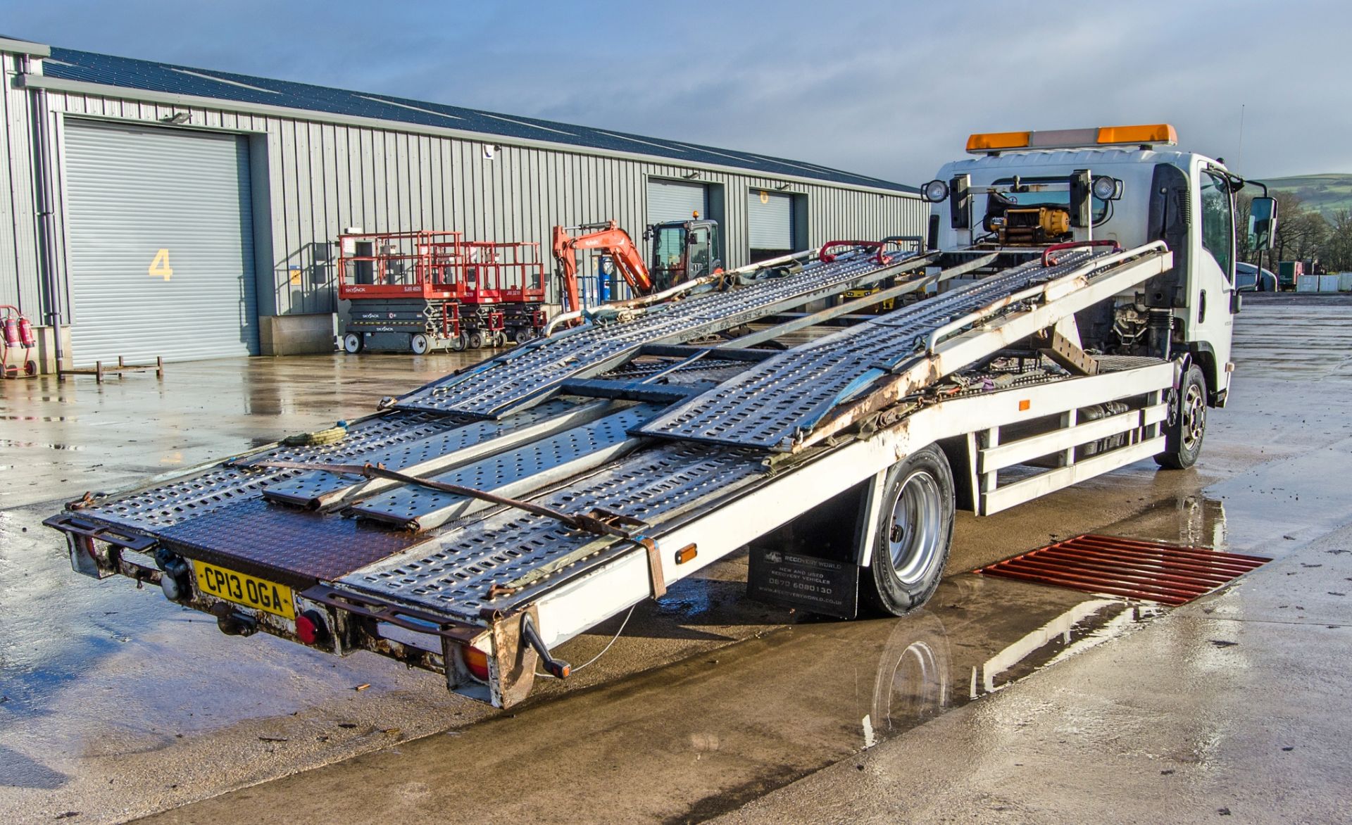 Isuzu Forward N75.190 2 7.5 tonne twin deck car transporter Registration Number: CP13 OGA Date of - Image 4 of 31