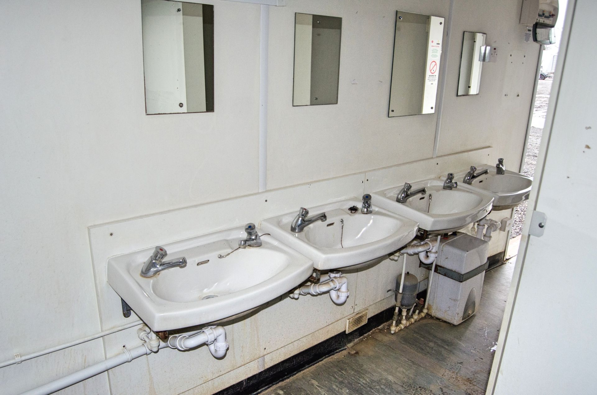 21 ft x 9 ft steel jack leg 4 + 1 toilet site unit Comprising of: Gents toilet (4 - cubicles, 4 - - Image 11 of 11