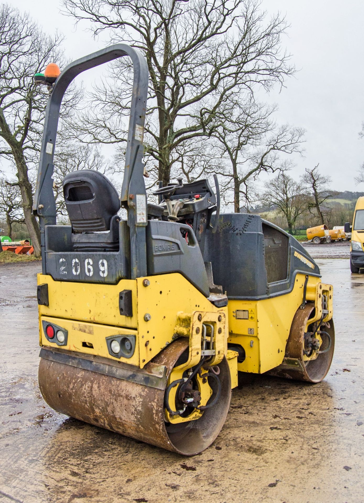 Bomag BW120 AD-5 double drum ride on roller Year: 2013 S/N: 21571 Recorded Hours: 1001 2069 ** - Image 3 of 22