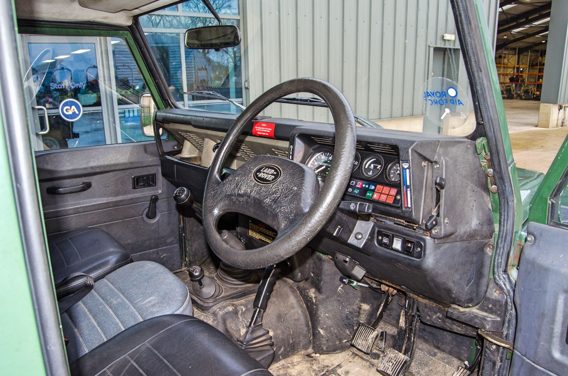 Land Rover Defender 90 2.5 Tdi 4 wheel drive utility vehicle Registration Number: N207 PVL Date of - Image 21 of 32