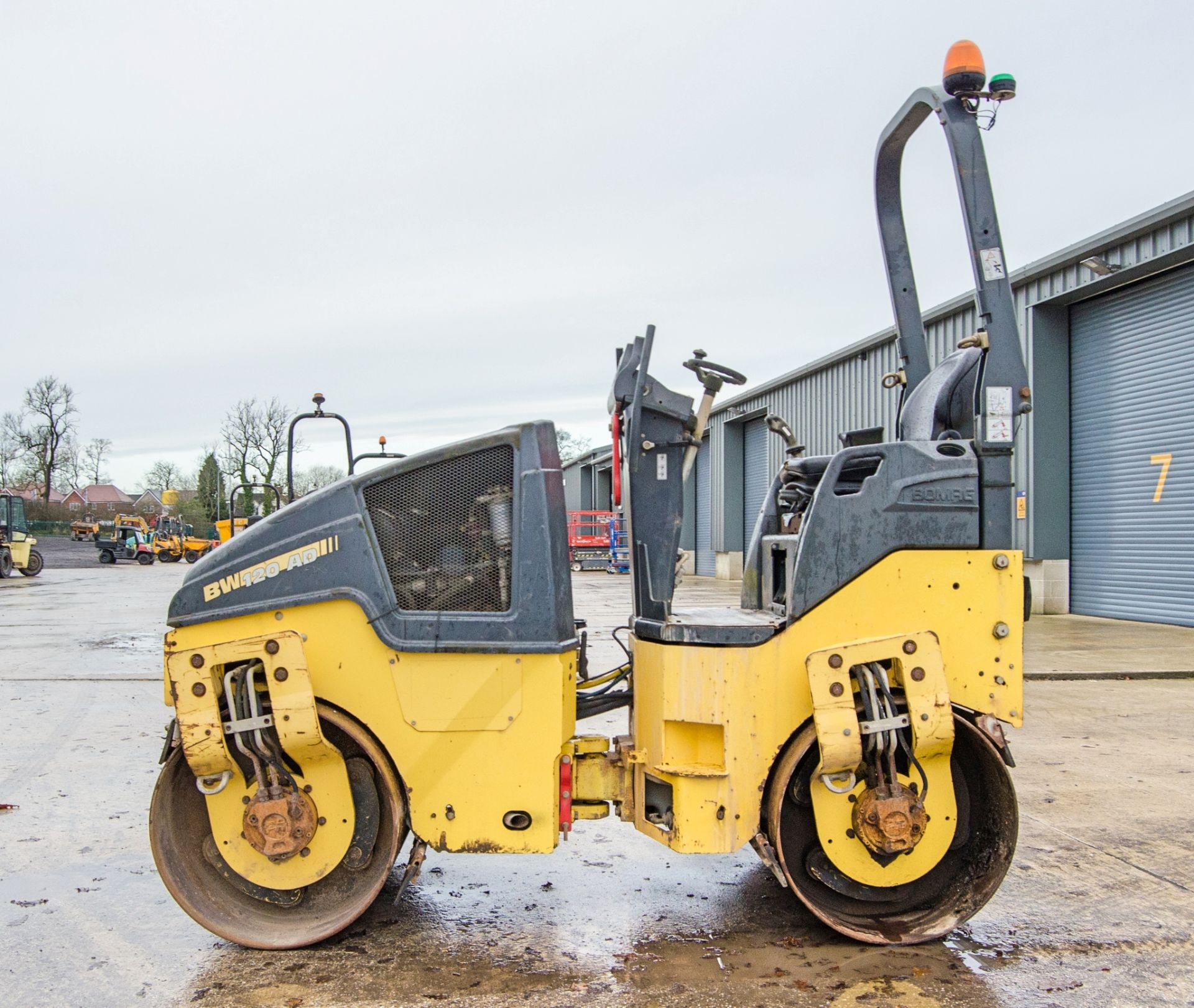 Bomag BW120 AD-5 double drum ride on roller Year: 2013 S/N: 21571 Recorded Hours: 1001 2069 ** - Image 7 of 22