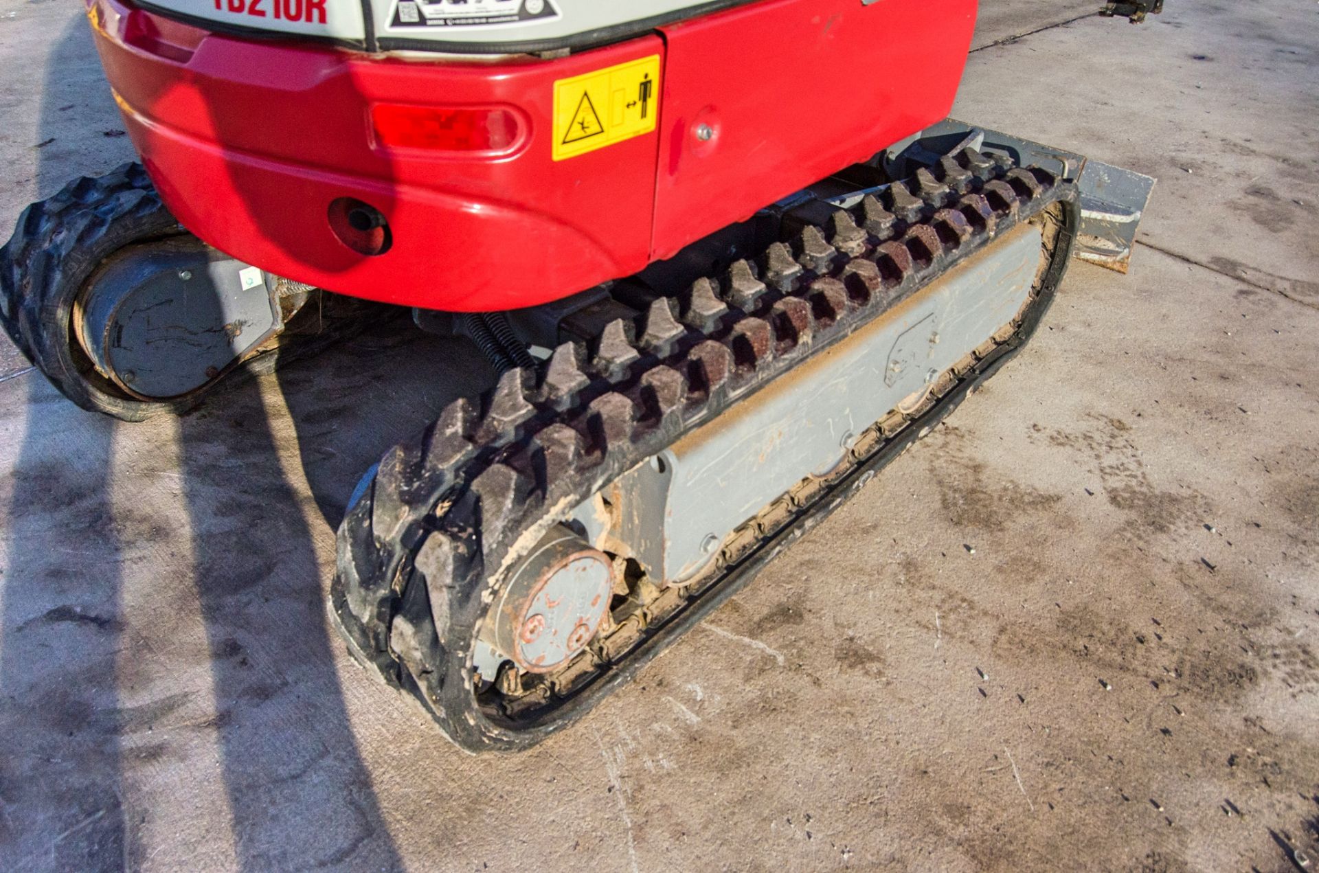 Takeuchi TB210 1.1 tonne rubber tracked micro excavator Year: 2022 S/N: 8698 Recorded Hours: 300 - Image 11 of 29