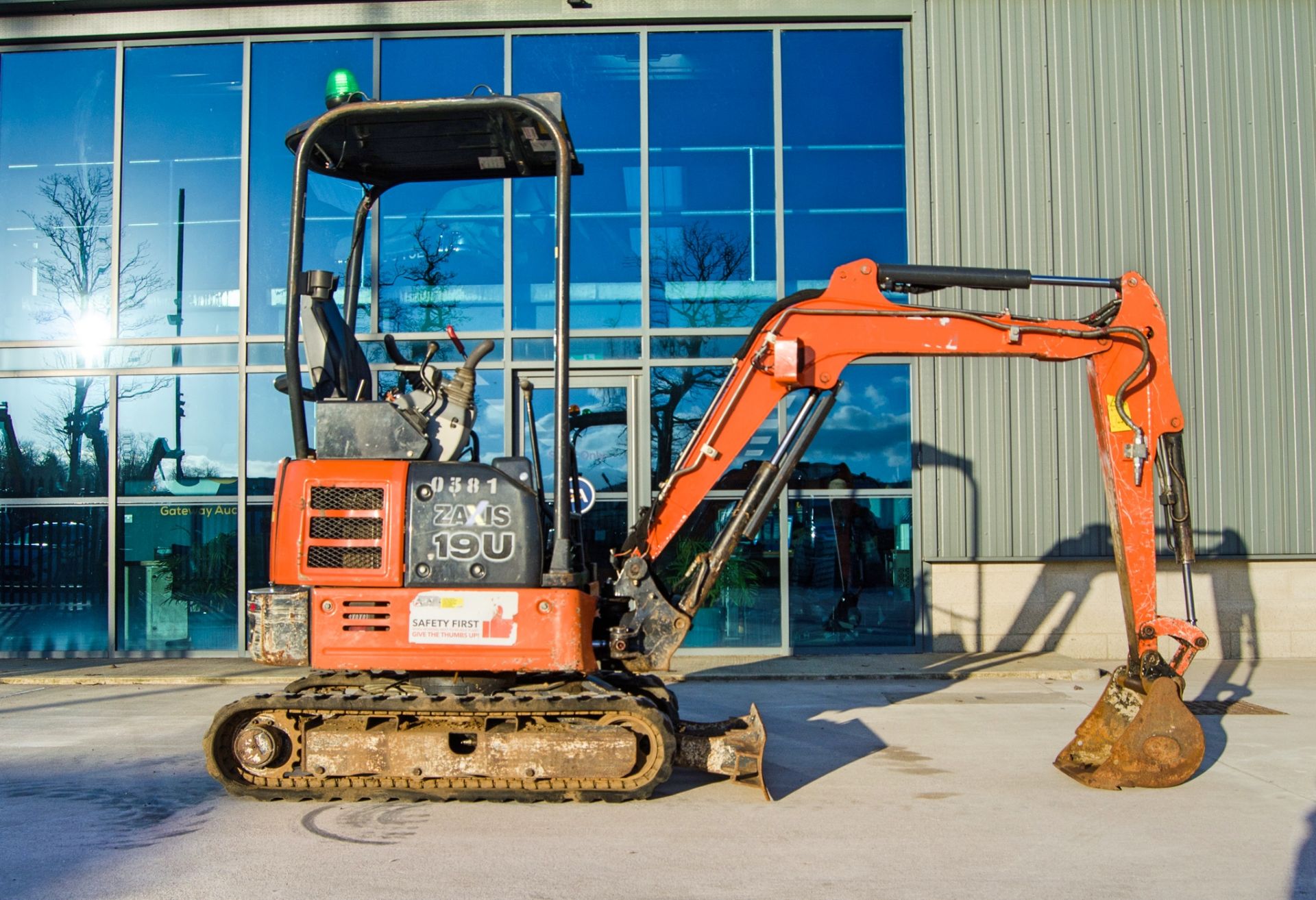 Hitachi Zaxis 19U 1.9 tonne rubber tracked mini excavator Year: 2017 S/N: P00031783 Recorded - Image 8 of 25