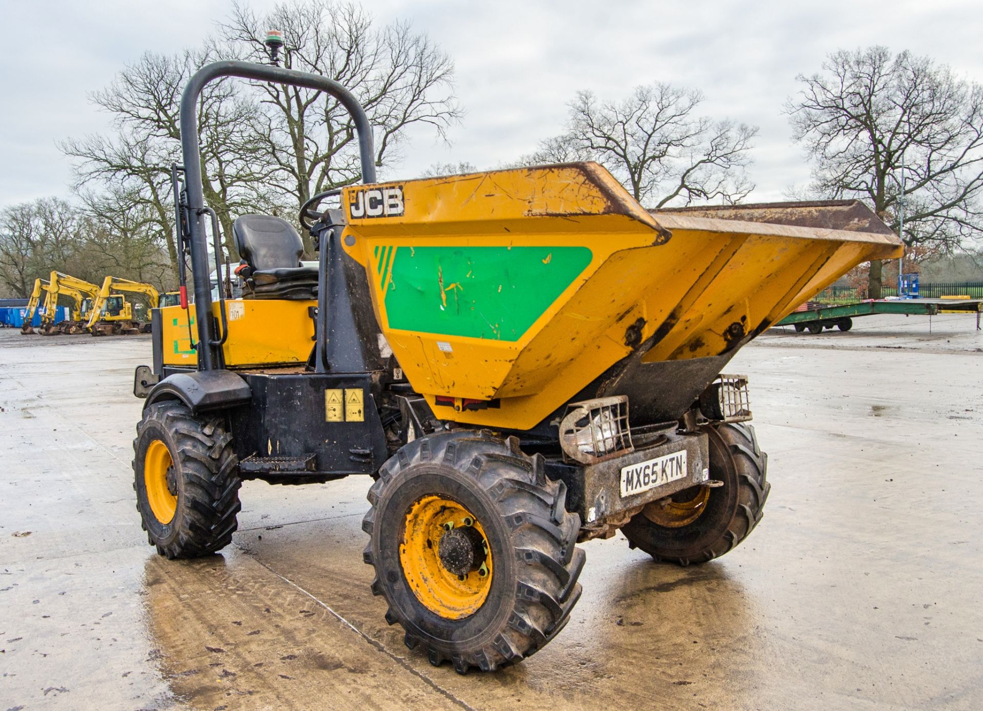 JCB 3 tonne swivel skip dumper Year: 2016 S/N: EGGRF0276 Recorded Hours: 1309 c/w V5 - Image 2 of 19