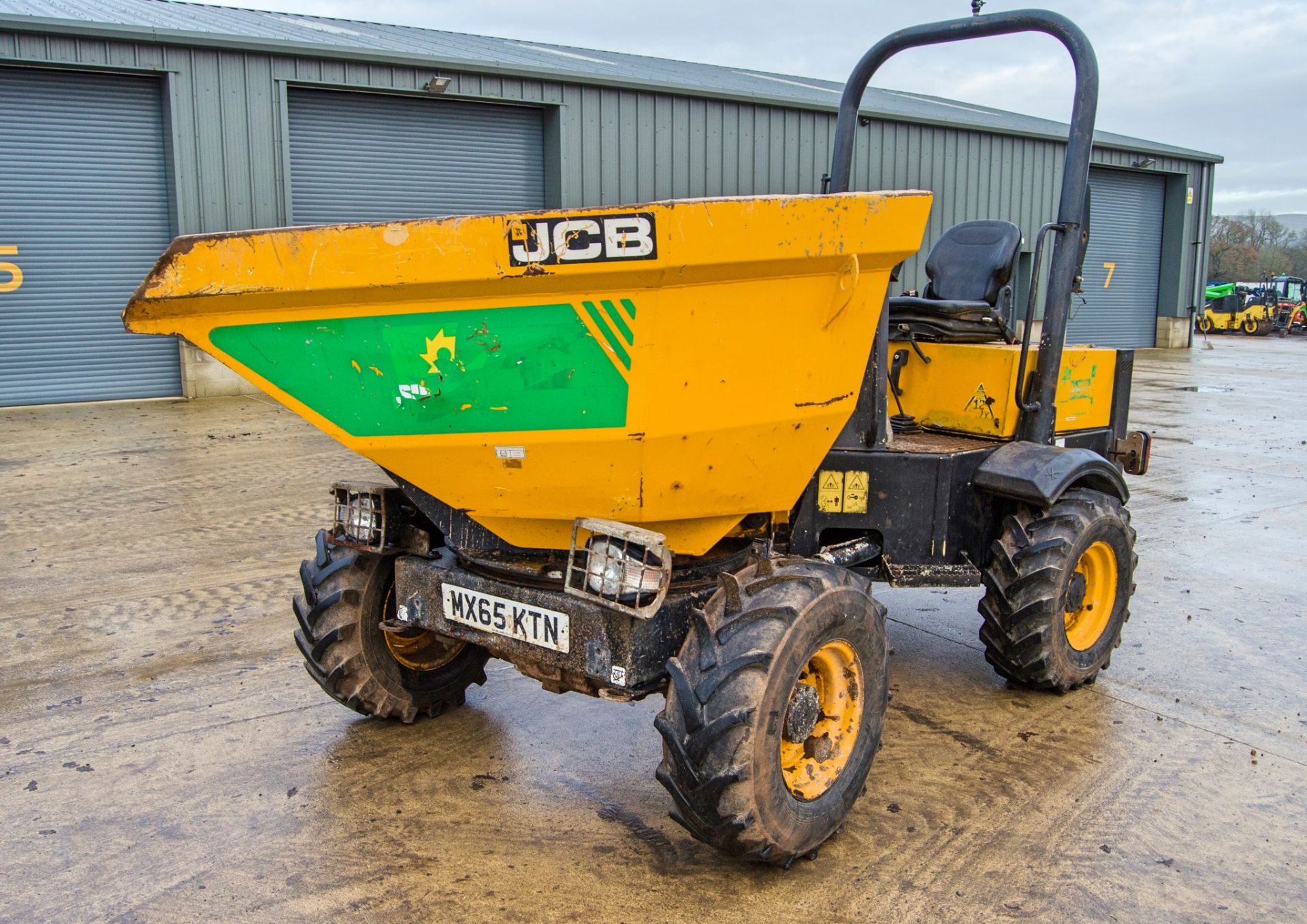 JCB 3 tonne swivel skip dumper Year: 2016 S/N: EGGRF0276 Recorded Hours: 1309 c/w V5 - Image 9 of 19