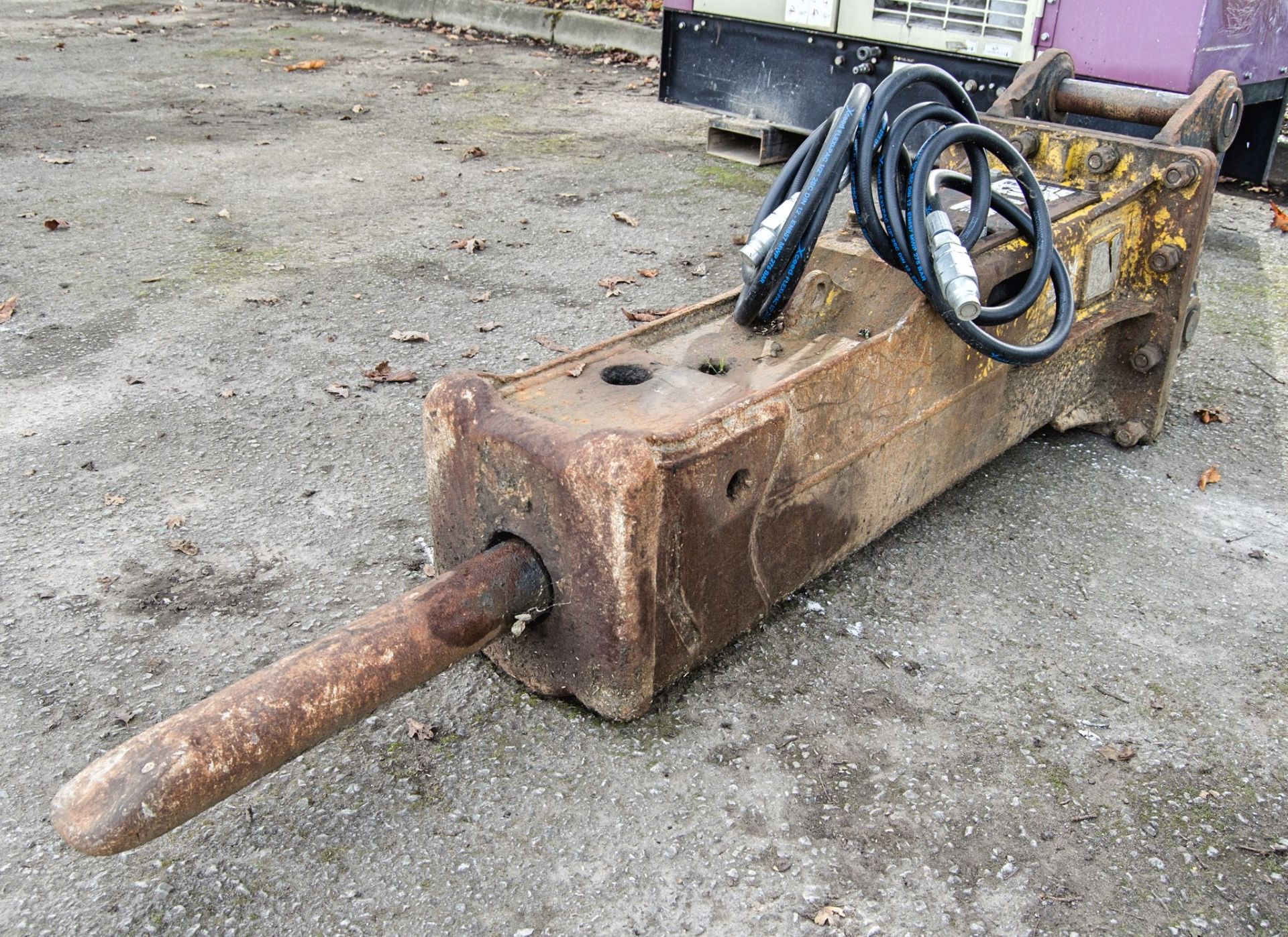 DKB OKB350 hydraulic breaker c/w headstock Pin diameter: 50mm Pin centres: 300mm Pin width: 210mm