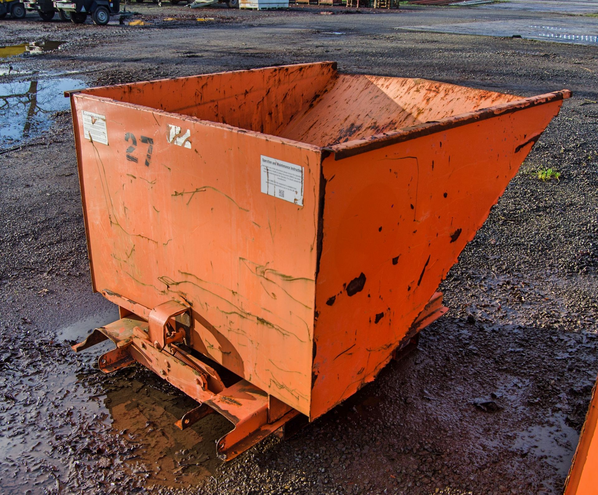 Invicta steel tipping skip TS27 - Image 2 of 2