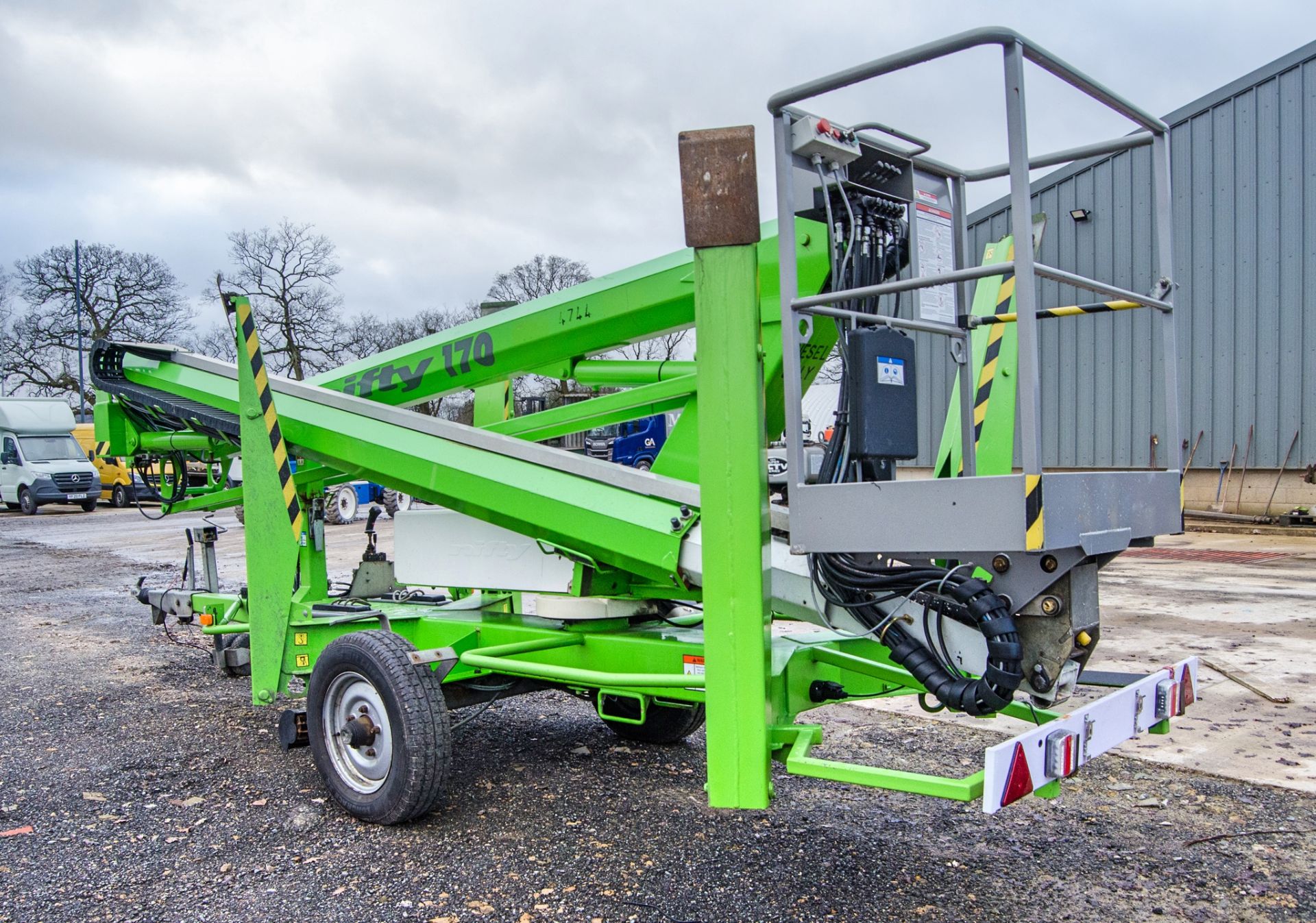 Nifty 170 diesel/battery fast tow articulated boom access platform Year: 2014 S/N: 1728150 4744 - Image 4 of 21