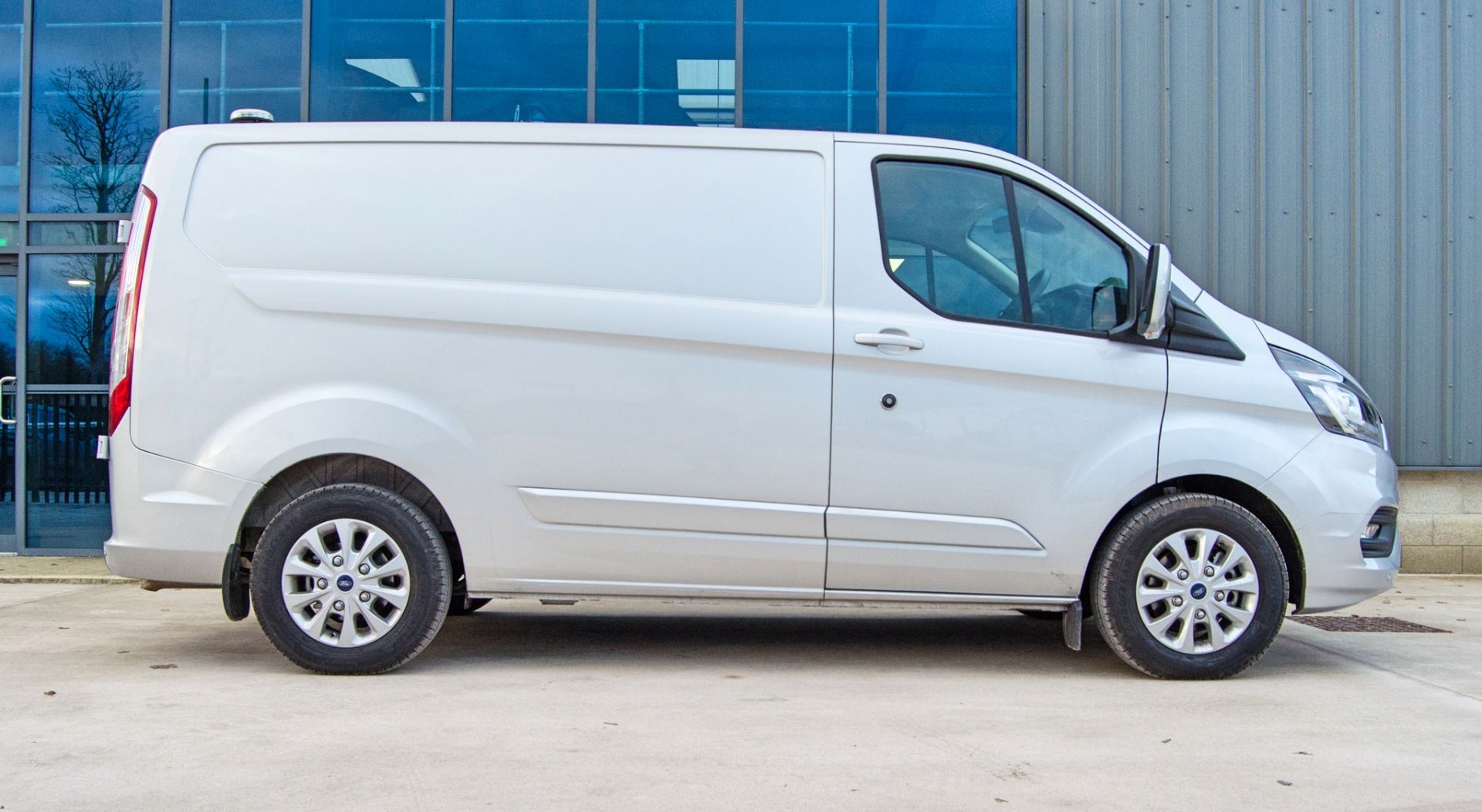 Ford Transit Custom 340 Trend L1 H1 Euro 6 plug in hybrid automatic window cleaning converted - Image 8 of 34