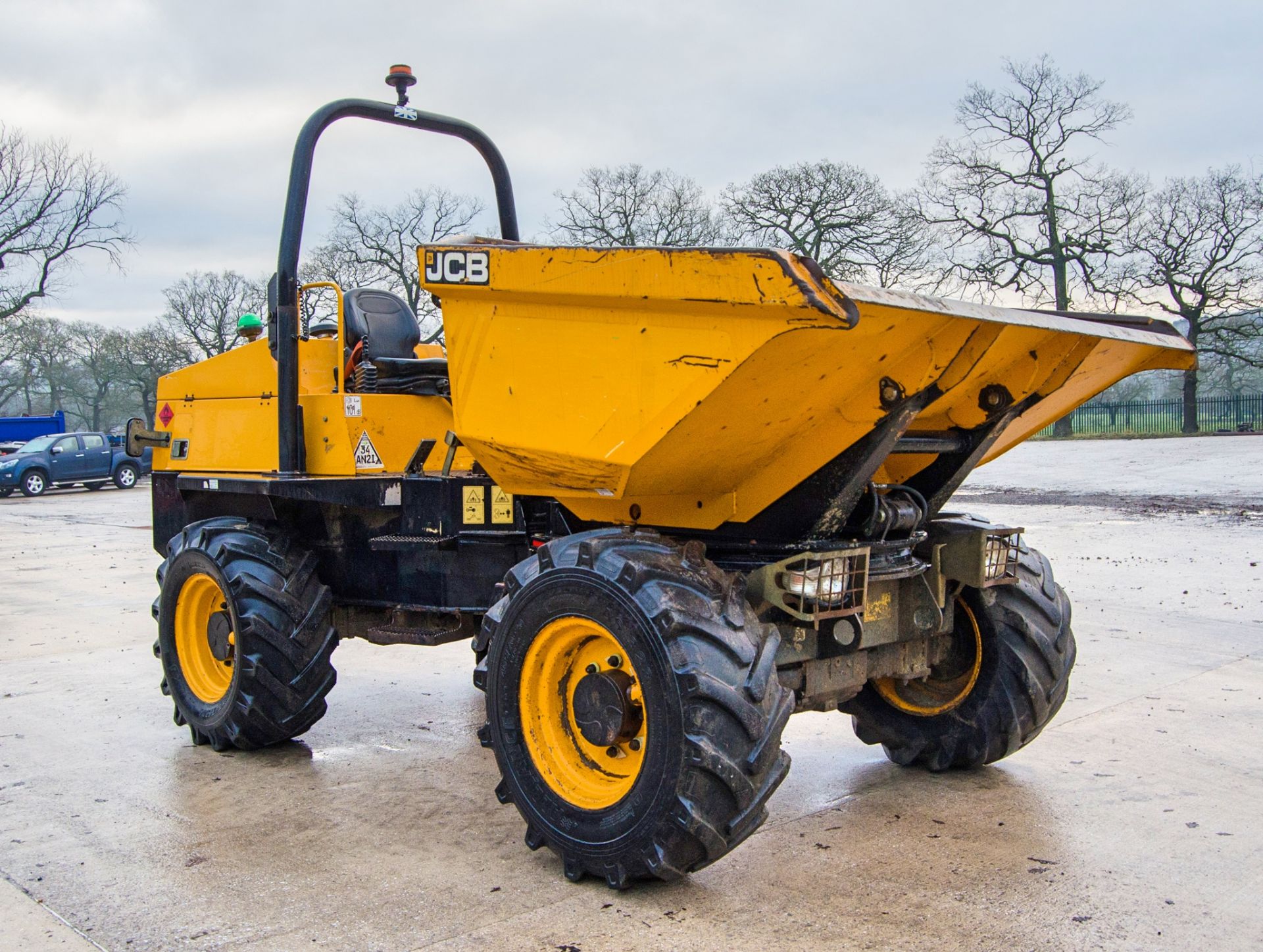 JCB 6 tonne swivel skip dumper Year: 2015 S/N: EFFRL8815 Recorded Hours: 2215 A681000 c/w V5 Road - Image 2 of 23