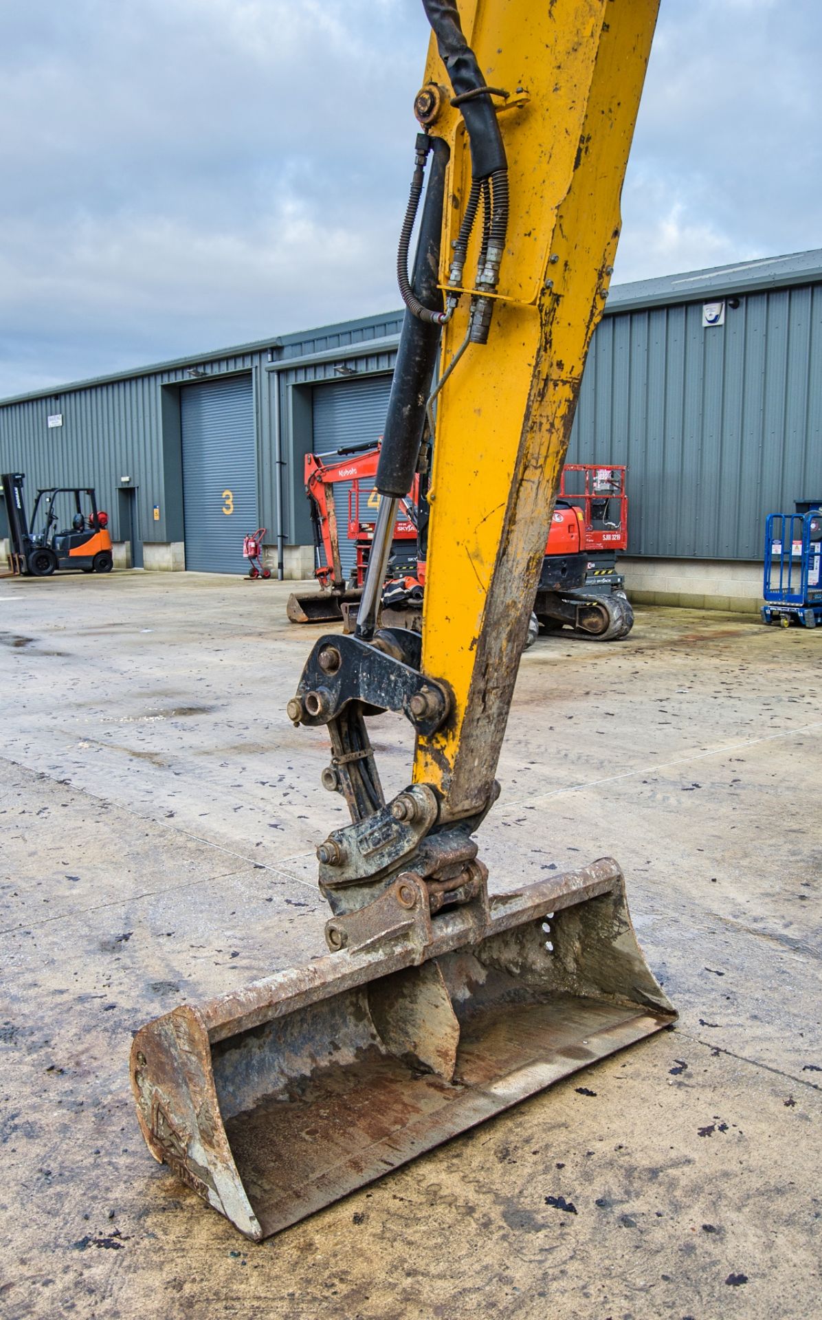 JCB 85 Z-1 ECO 8.5 tonne rubber tracked excavator Year: 2017 S/N: 2501060 Recorded Hours: 4788 - Image 14 of 25