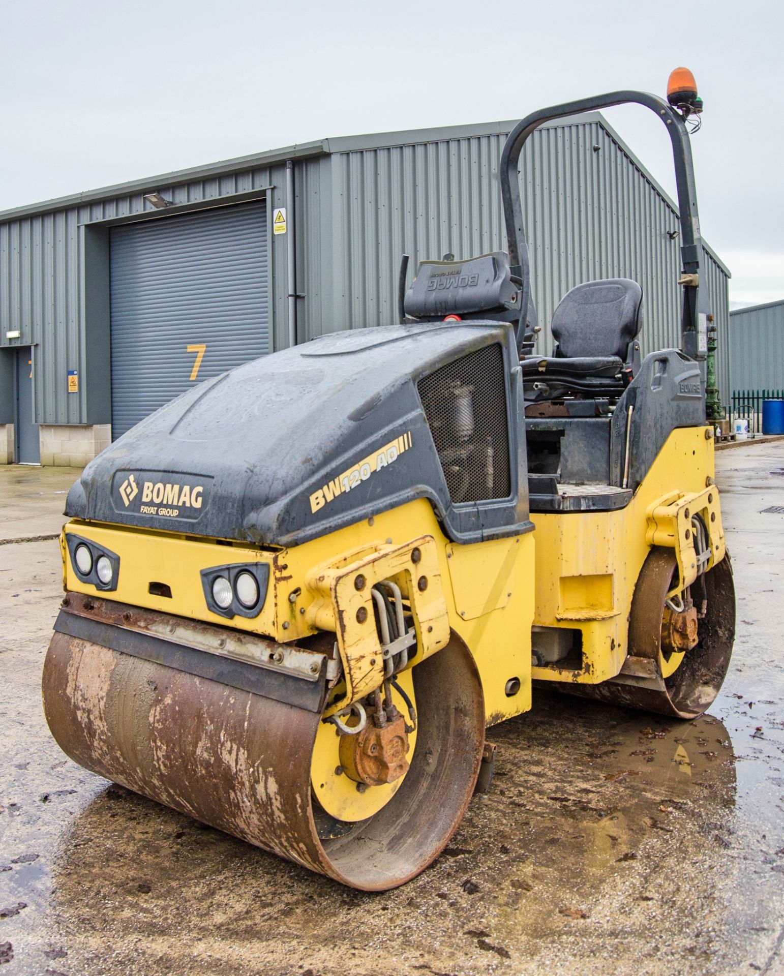 Bomag BW120 AD-5 double drum ride on roller Year: 2013 S/N: 21571 Recorded Hours: 1001 2069 **