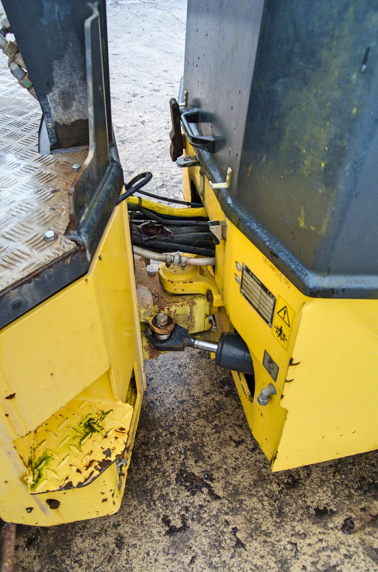 Bomag BW120 AD-5 double drum ride on roller Year: 2013 S/N: 21571 Recorded Hours: 1001 2069 ** - Image 14 of 22