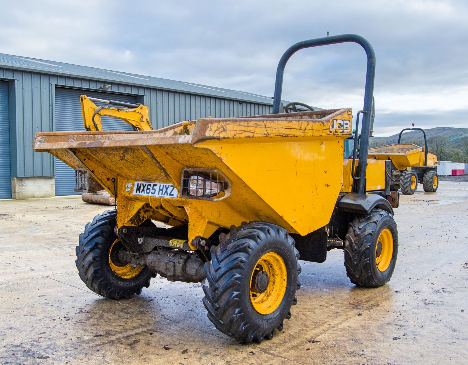 JCB 3 tonne straight skip dumper Year: 2015 S/N: EFFRE8399 Recorded Hours: 1225