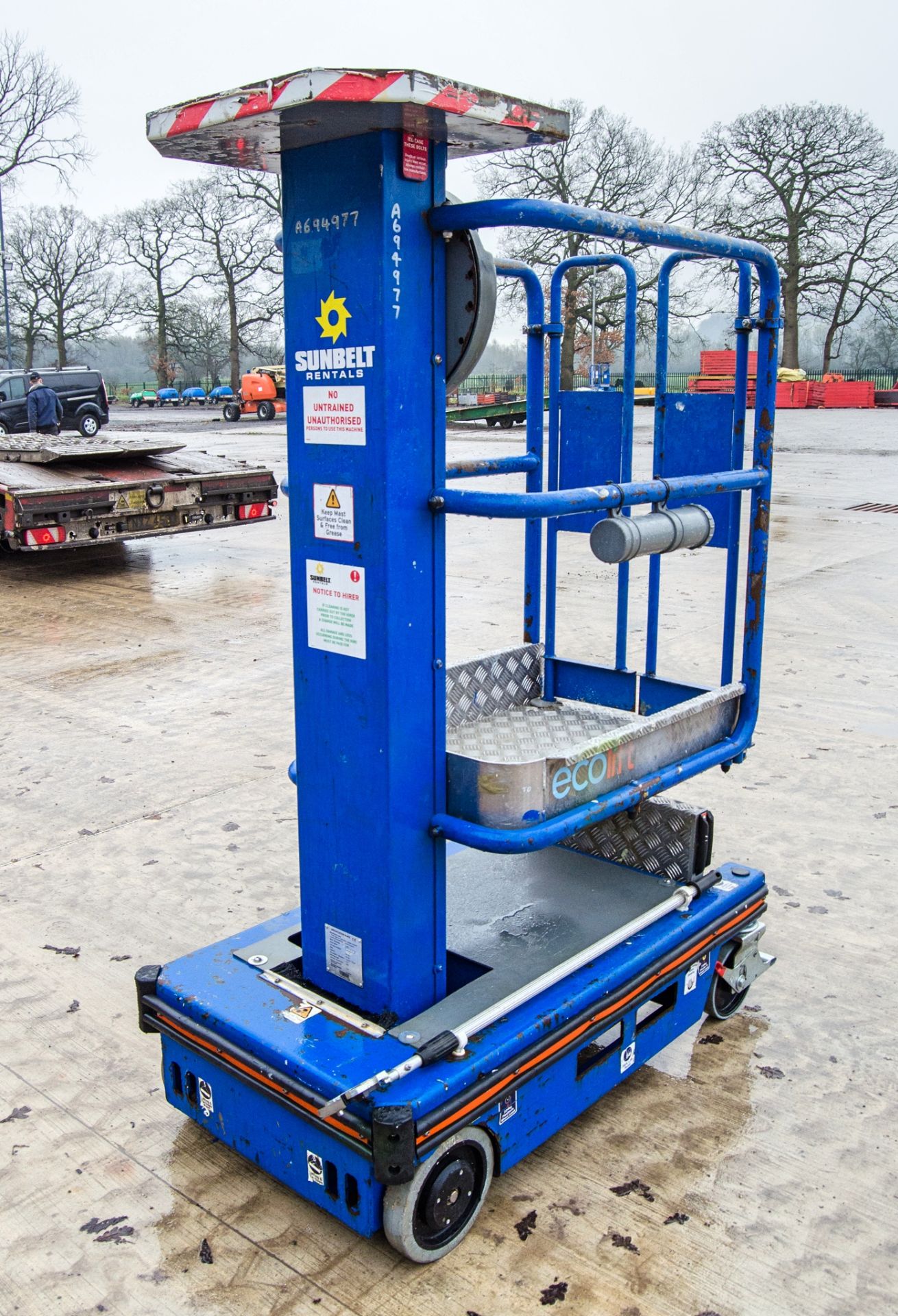 Power Towers Eco Lift 4.2 metre manual push around vertical mast access platform Year: 2015 S/N: - Image 3 of 5