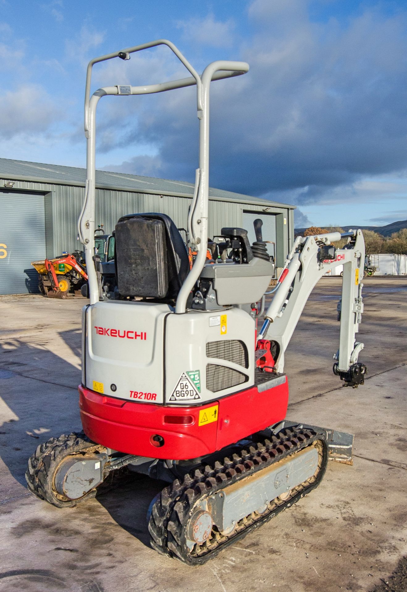 Takeuchi TB210 1.1 tonne rubber tracked micro excavator Year: 2022 S/N: 8698 Recorded Hours: 300 - Image 4 of 29
