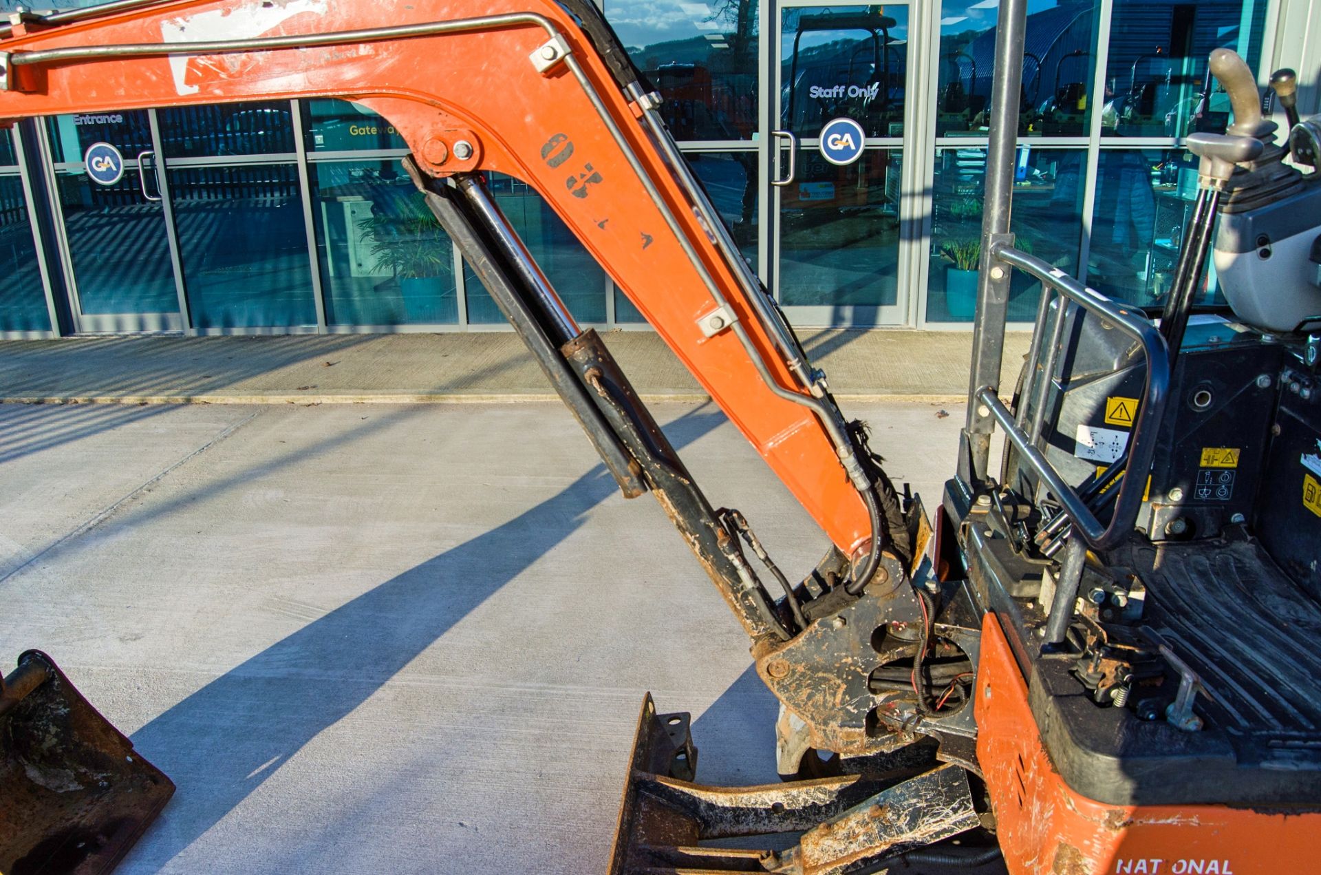 Hitachi Zaxis 19U 1.9 tonne rubber tracked mini excavator Year: 2017 S/N: P00031783 Recorded - Image 17 of 25