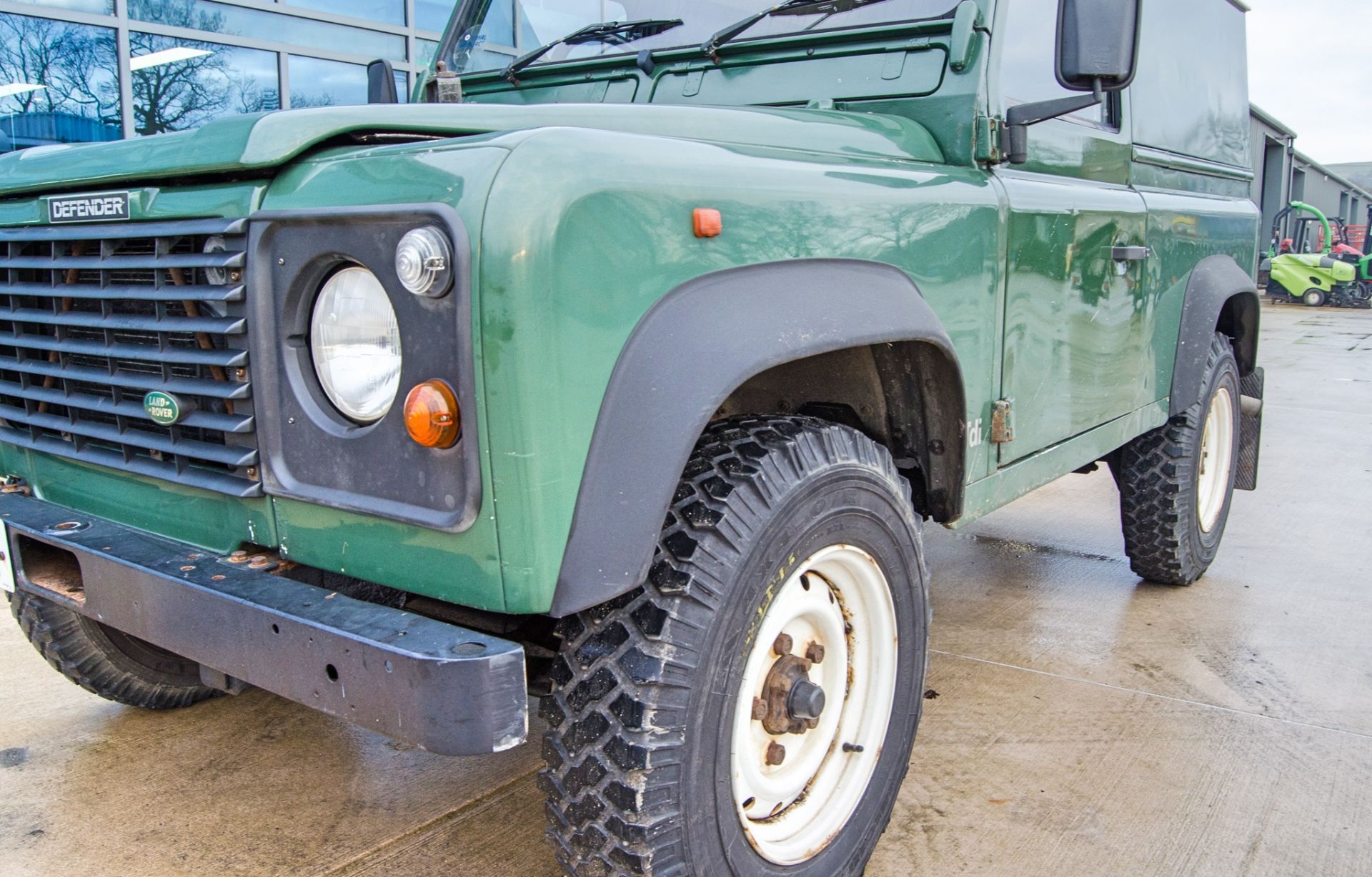 Land Rover Defender 90 2.5 Tdi 4 wheel drive utility vehicle Registration Number: N207 PVL Date of - Image 9 of 32