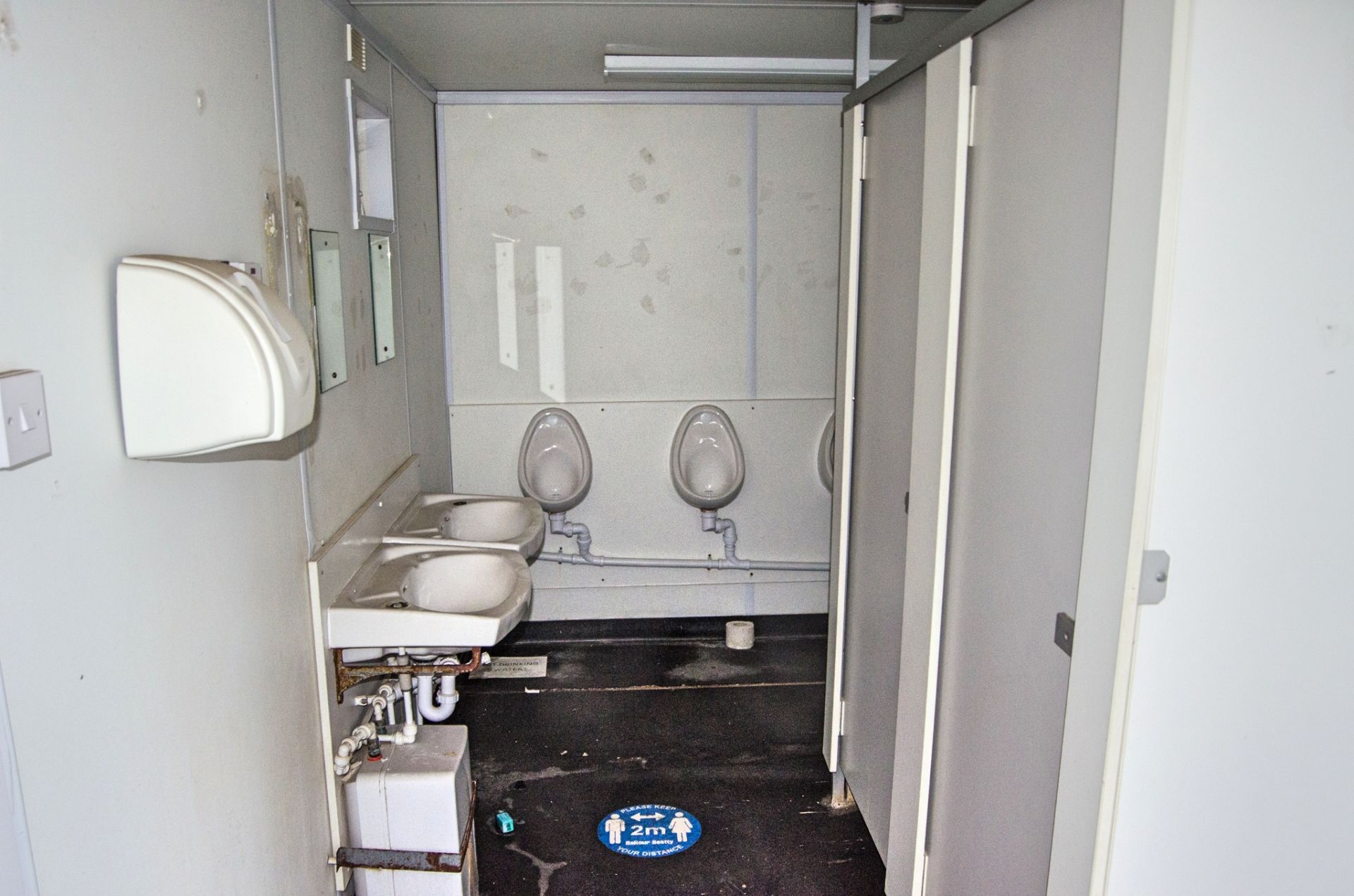 32 ft x 10 ft steel toilet/shower site unit Comprising of: Gents toilet (5 - cubicles, 5 - - Image 6 of 14