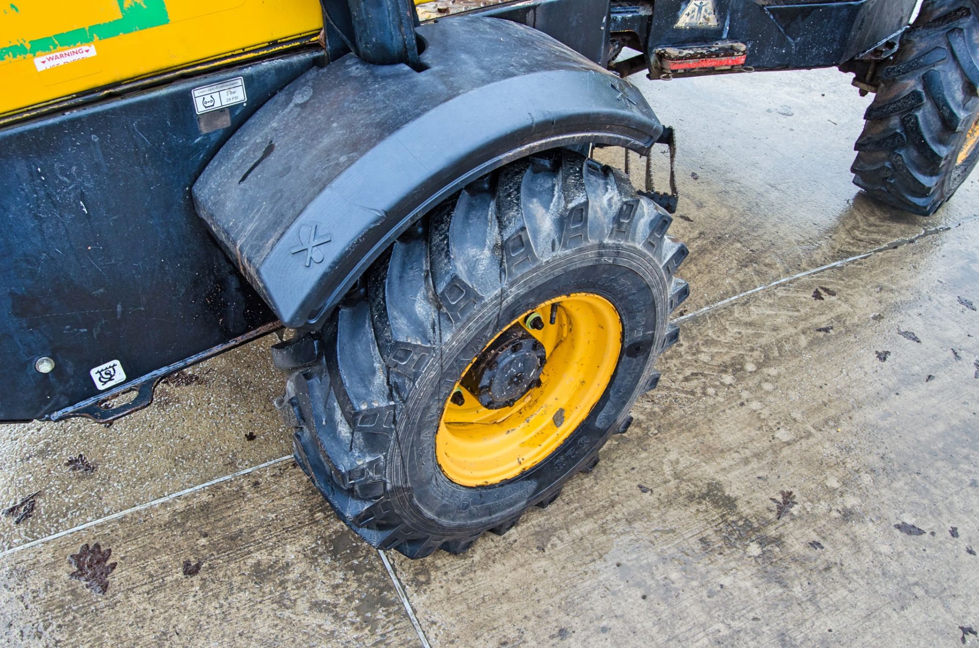 JCB 3 tonne swivel skip dumper Year: 2016 S/N: EGGRF0276 Recorded Hours: 1309 c/w V5 - Image 13 of 19