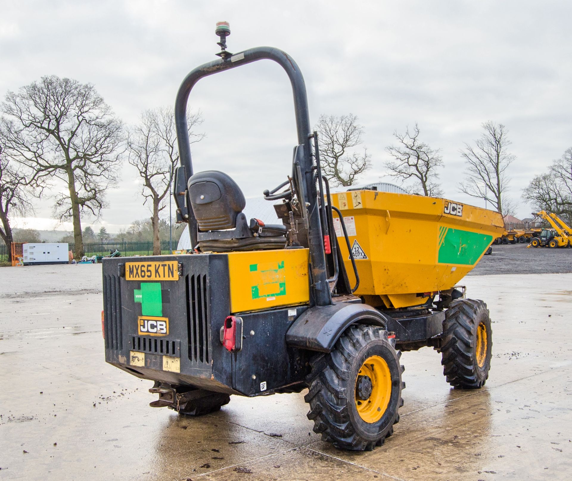 JCB 3 tonne swivel skip dumper Year: 2016 S/N: EGGRF0276 Recorded Hours: 1309 c/w V5 - Image 3 of 19