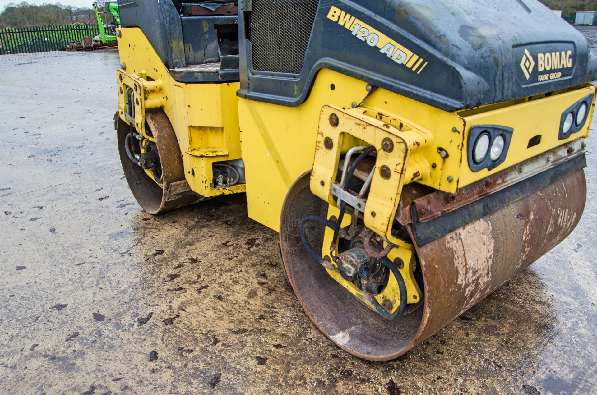 Bomag BW120 AD-5 double drum ride on roller Year: 2013 S/N: 21571 Recorded Hours: 1001 2069 ** - Image 9 of 22