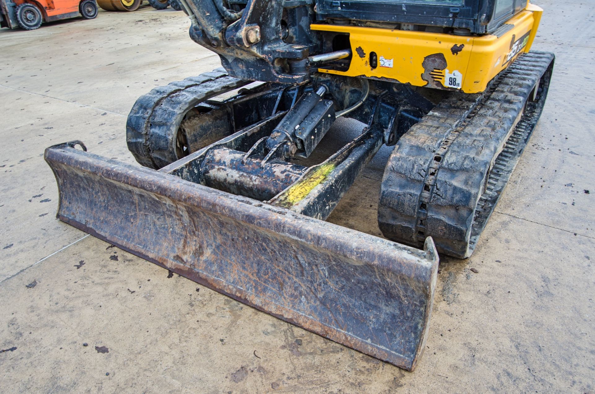 JCB 85 Z-1 ECO 8.5 tonne rubber tracked excavator Year: 2017 S/N: 2501060 Recorded Hours: 4788 - Image 13 of 25