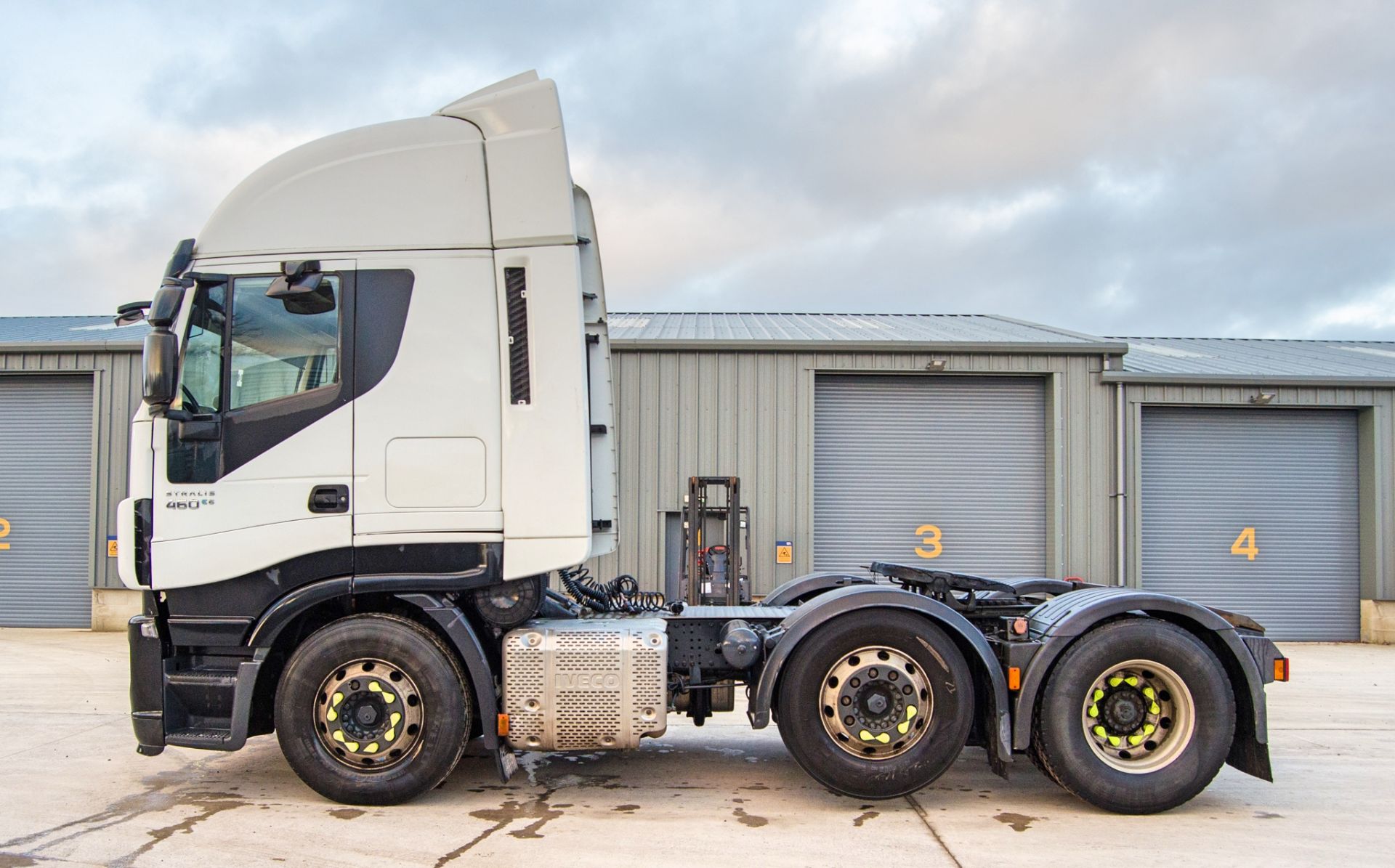 Iveco Stralis 460 E6 Hi-Way 6x2 tractor unit Registration Number: GK65 EGJ Date of Registration: - Image 7 of 33