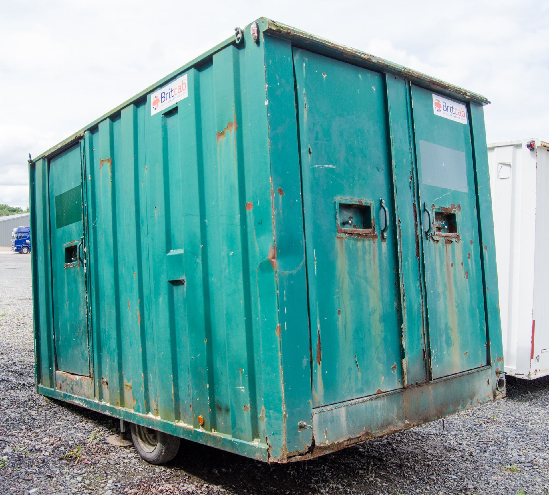 Britcab 12ft x 8ft anti-vandal mobile welfare site unit Comprising of: canteen area, toilet & - Image 4 of 10
