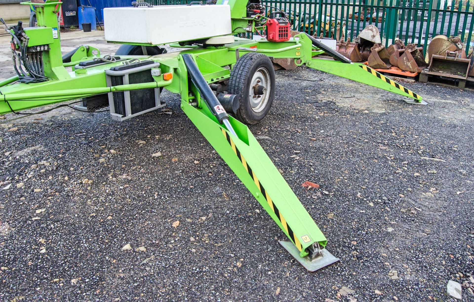 Nifty 170 diesel/battery fast tow articulated boom access platform Year: 2014 S/N: 1728150 4744 - Image 12 of 21