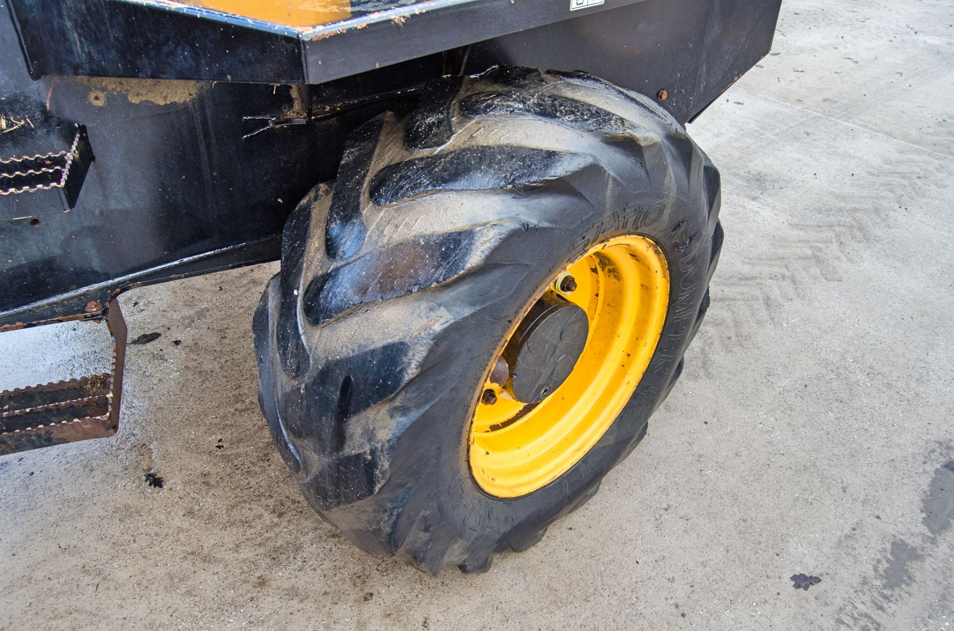 JCB 6 tonne swivel skip dumper Year: 2015 S/N: EFFRL8815 Recorded Hours: 2215 A681000 c/w V5 Road - Image 13 of 23