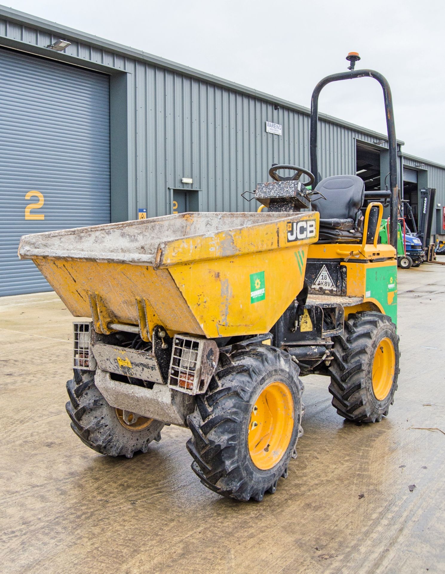 JCB 1THT 1 tonne hi-tip dumper Year: 2015 S/N: EFFRA2454 Recorded Hours: 1833 c/w V5 certificate